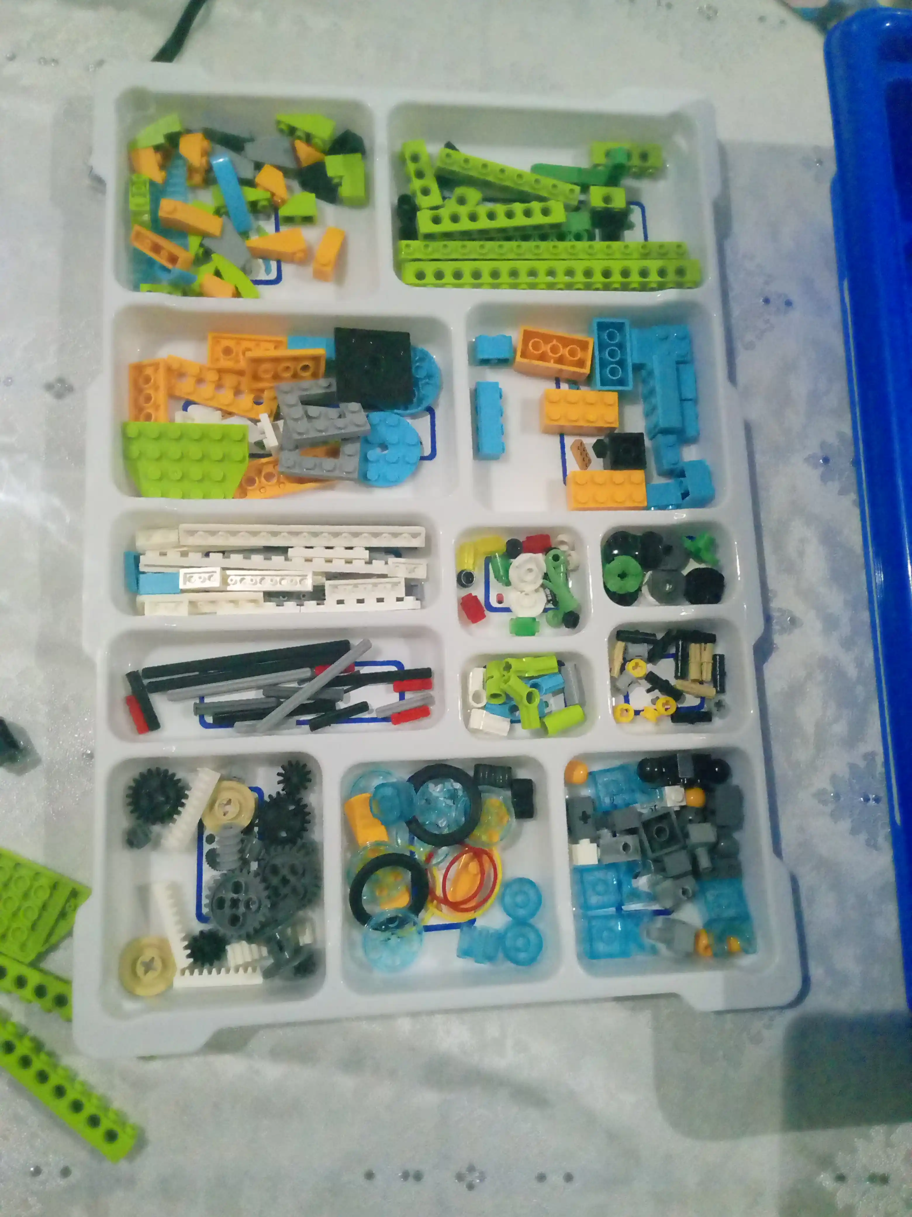 WeDo 2.0 akkumulyatorli konstruktor robototexnika va dasturlash