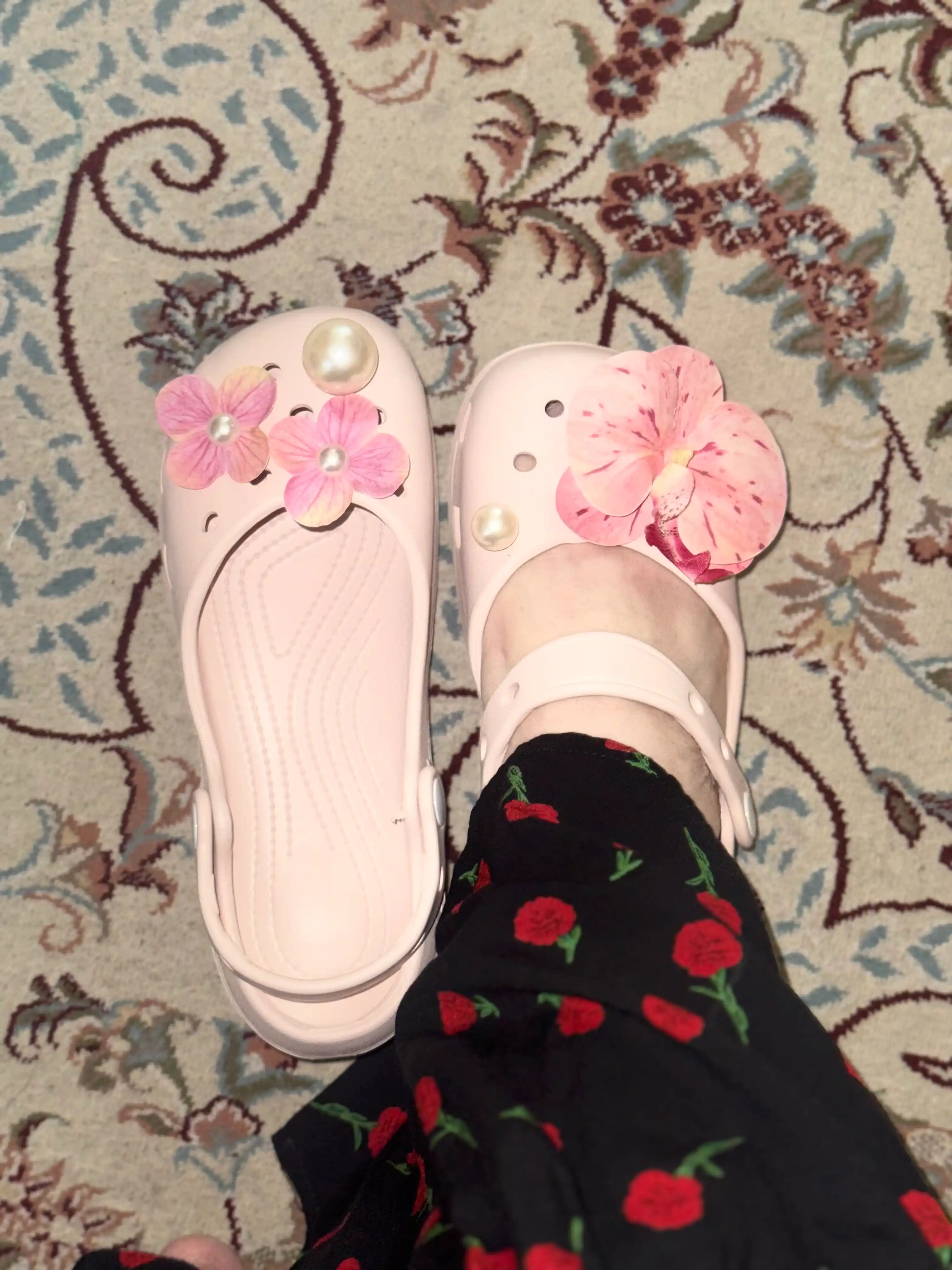 Crocs балетки для женщин, мягкие и легкие, с джибитсами орхидея