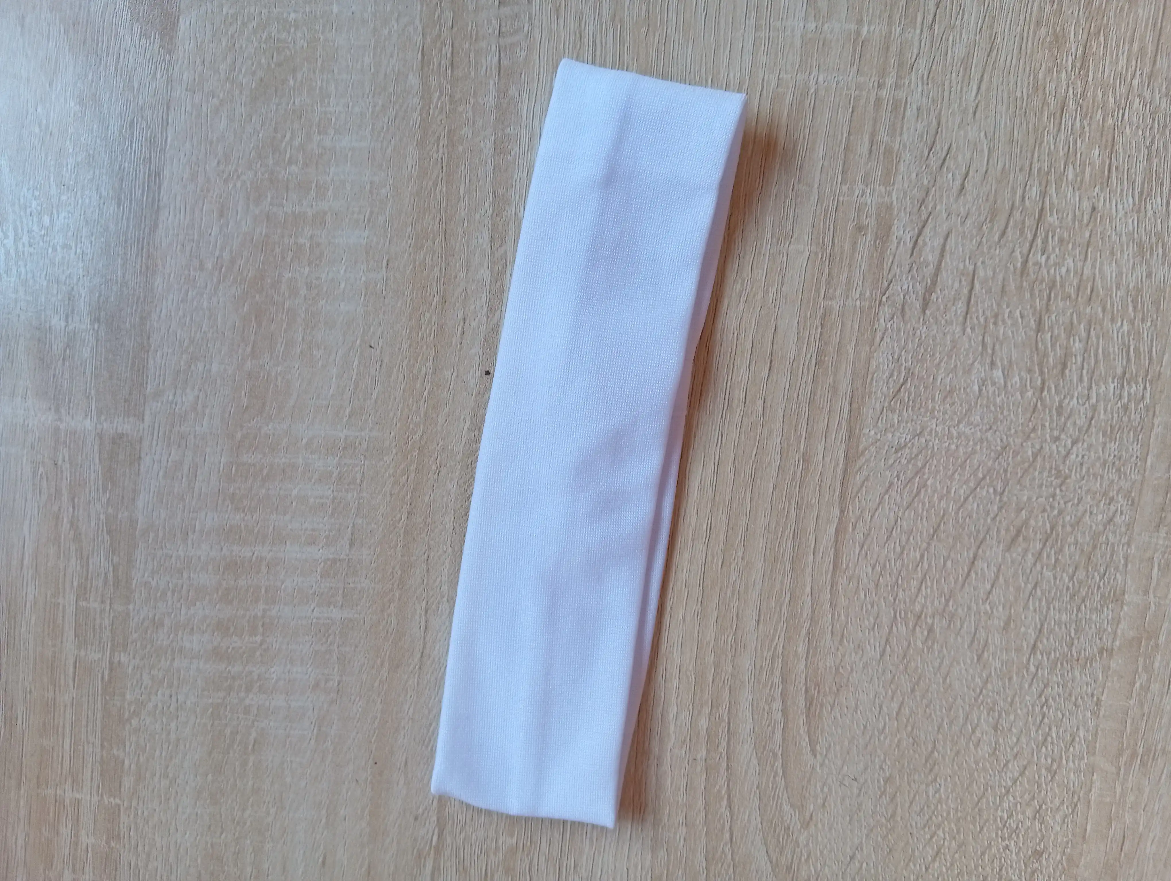 Boshga sochlar uchun sport tasmasi