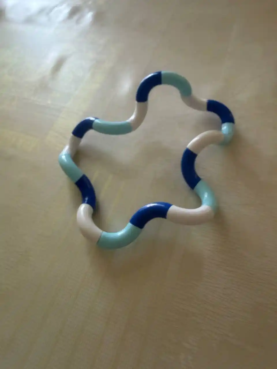 Tangle Twist stressga qarshi