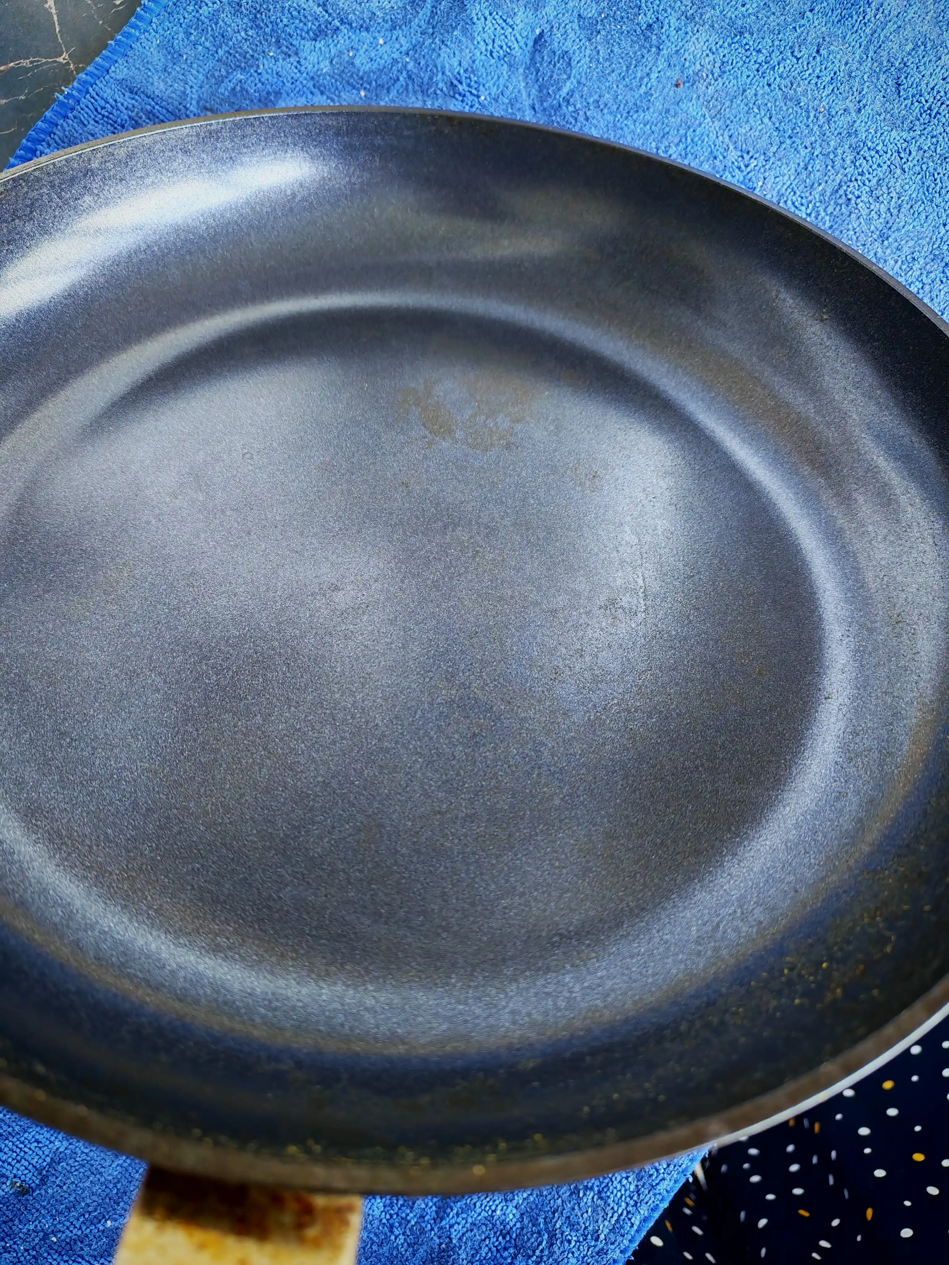 BergHOFF "Leo Graphite" tovasi, alyuminiy, 28 sm, yopishqoqlikka qarshi qoplama, qora