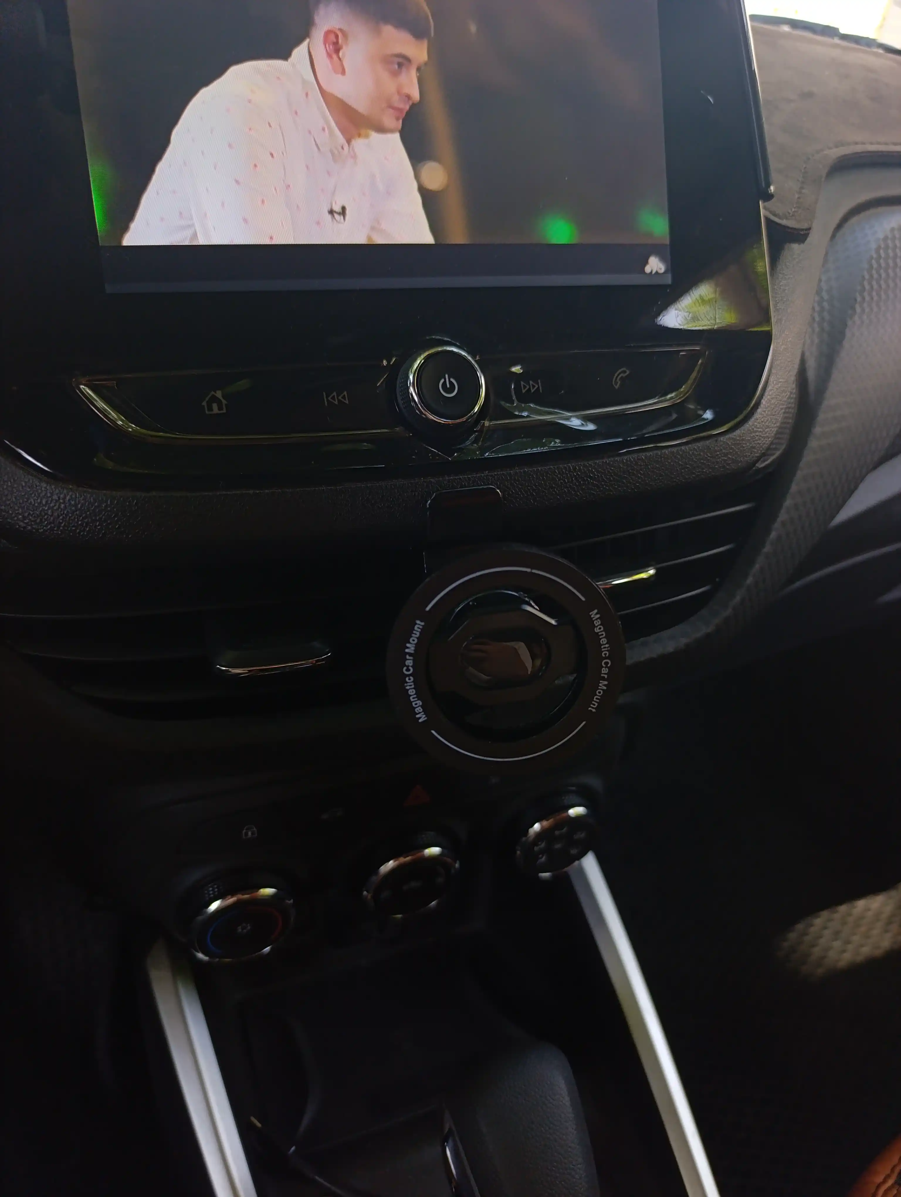 Держатель телефона для Chevrolet Onix