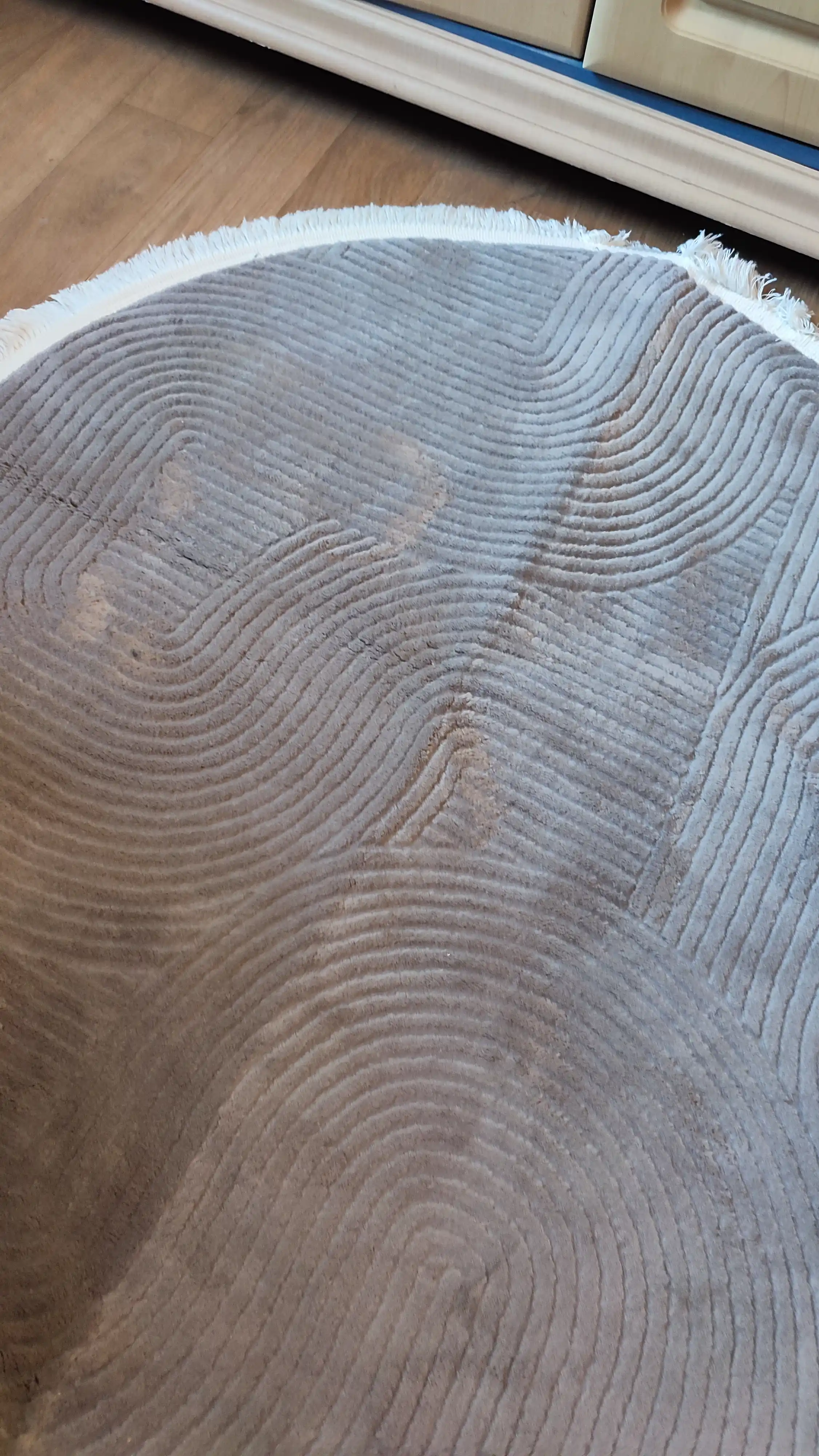 Oval gilam 100*200 sm o'lchamda