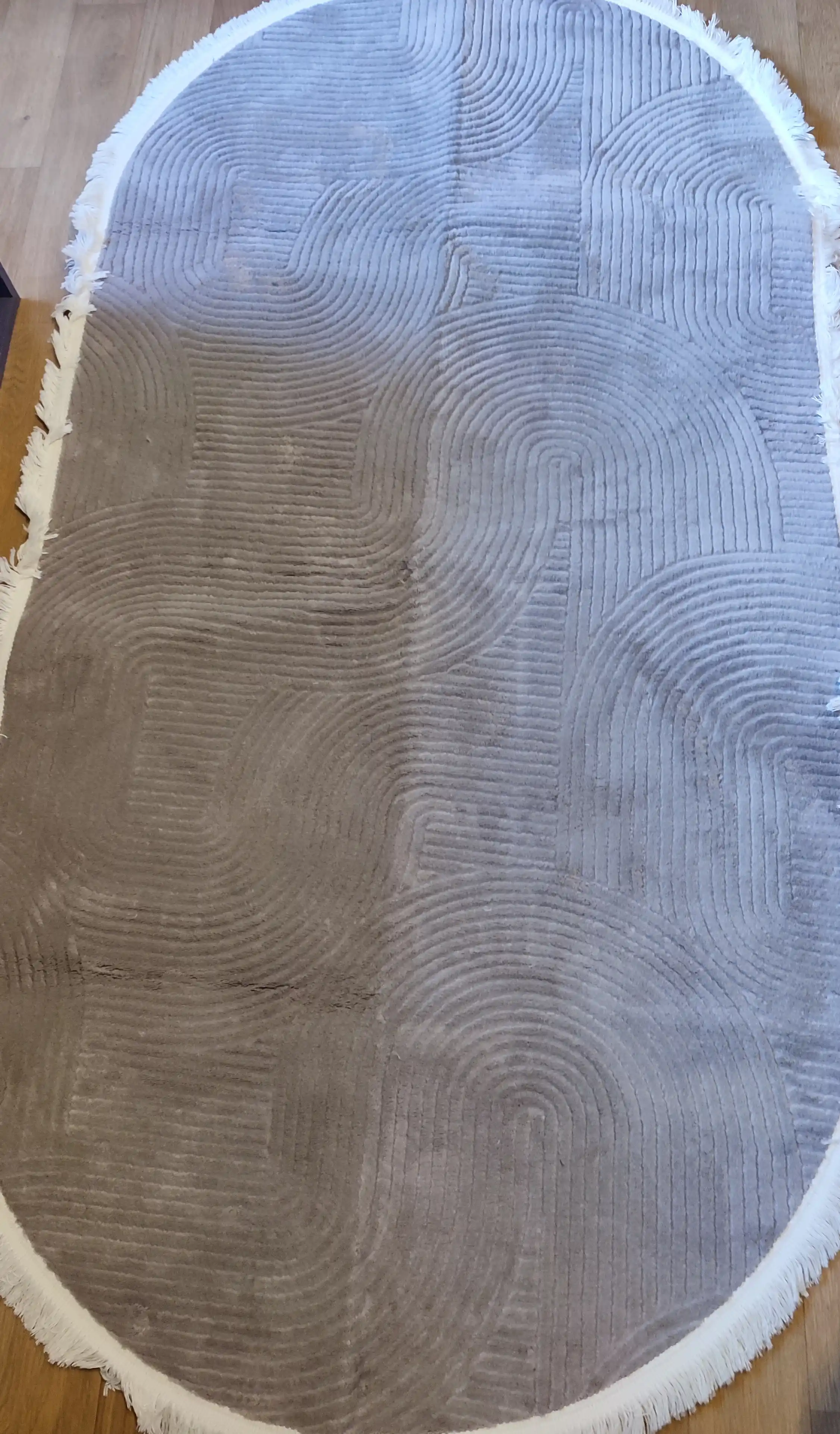 Oval gilam 100*200 sm o'lchamda