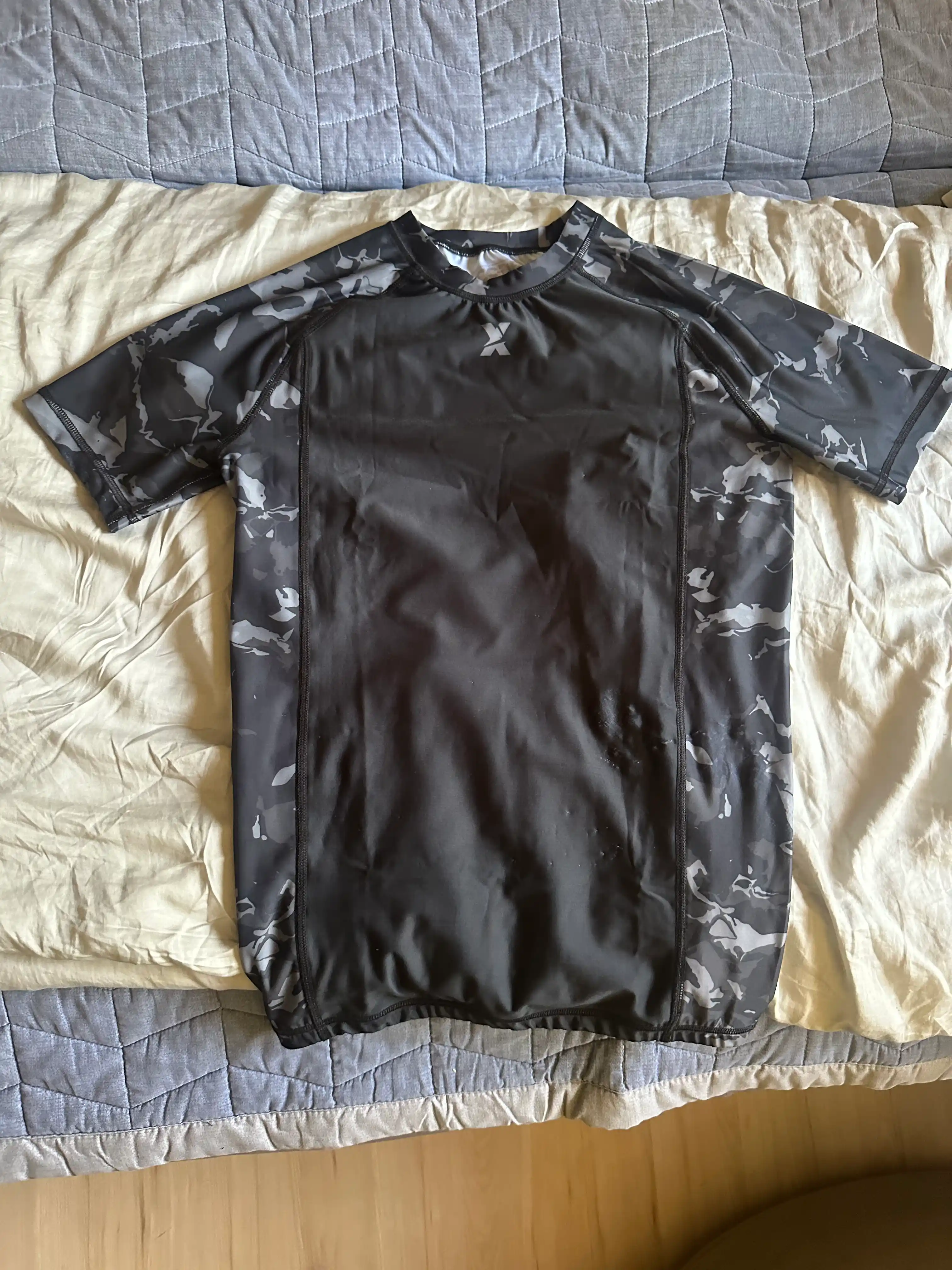 Codex UltraLight Camo Black erkaklar rashgardi: MMA, BJJ va mashg‘ulotlar uchun