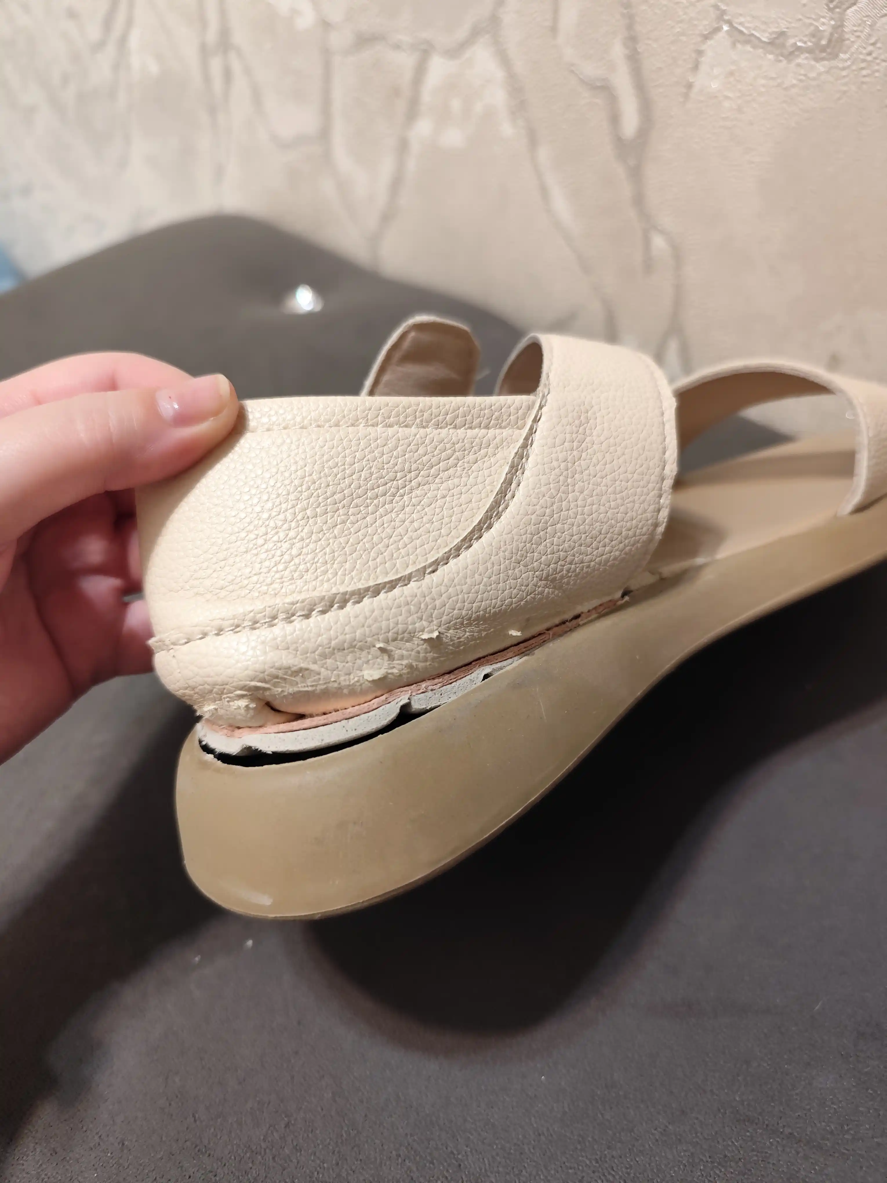 Anatomik taglikka ega ayollar sandallari