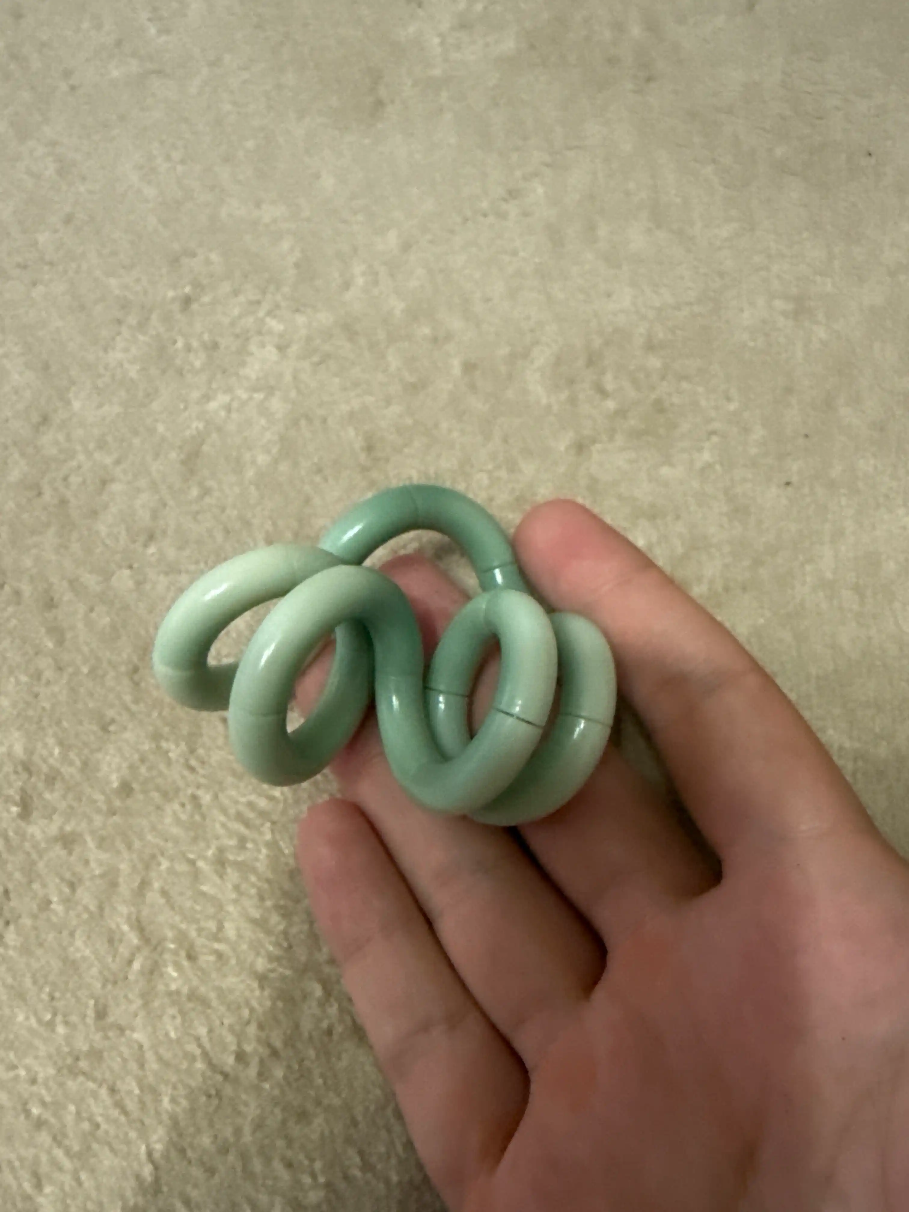 Tangle Twist stressga qarshi