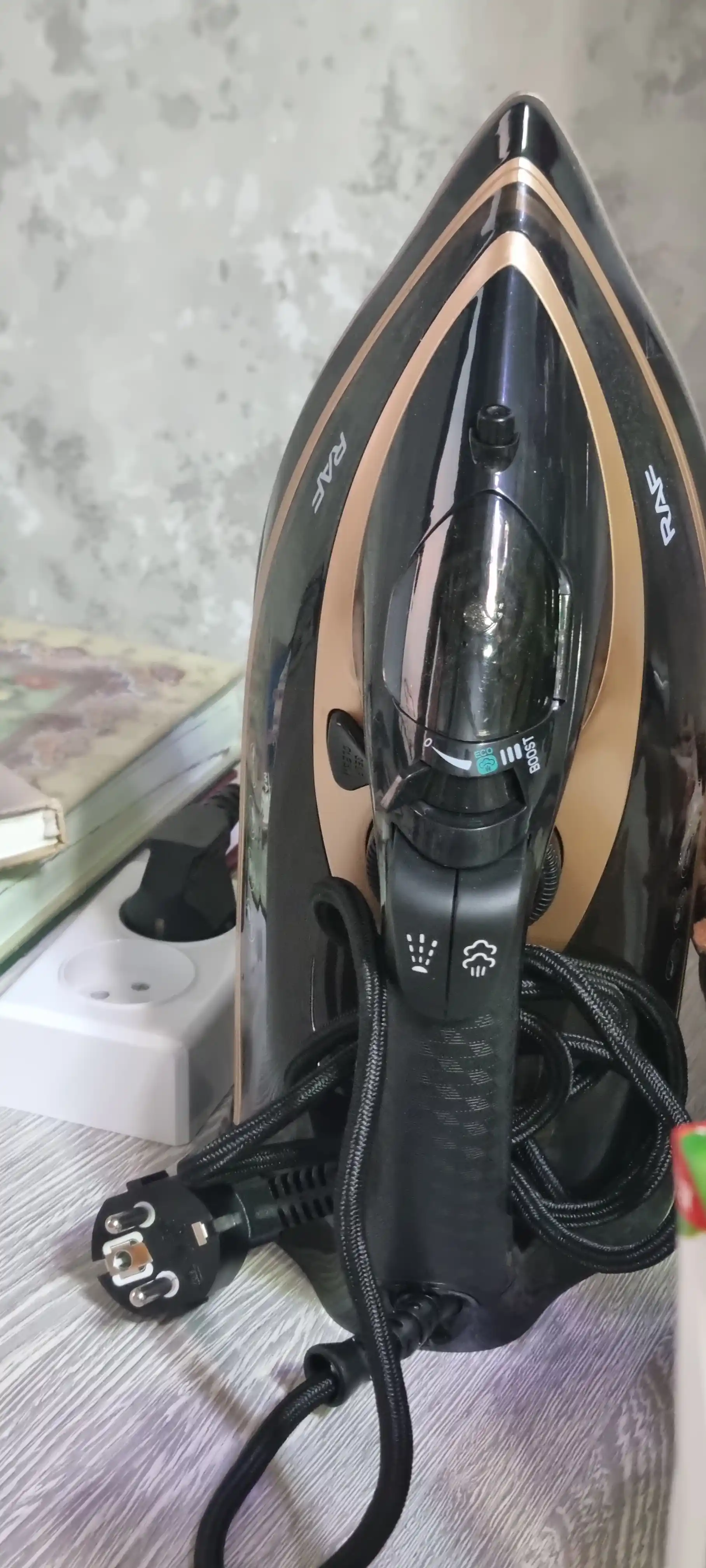 Паровой утюг, с керамическим покрытием RAF HY, 2600 Вт