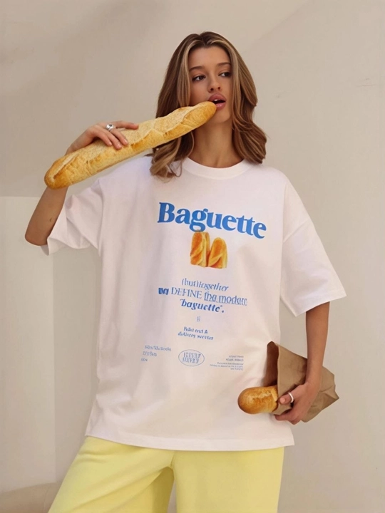 Стильная футболка оверсайз с принтом Baguette, Croissant, Cocktail - 