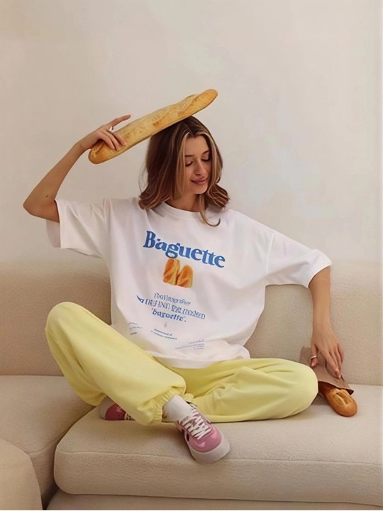 Baguette, Croissant, Kokteyl naqshli katta o‘lchamli zamonaviy futbolka