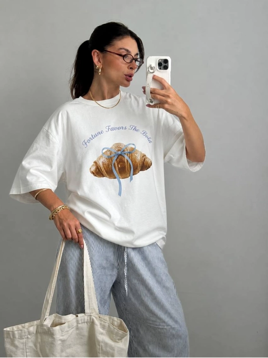 Baguette, Croissant, Kokteyl naqshli katta o‘lchamli zamonaviy futbolka