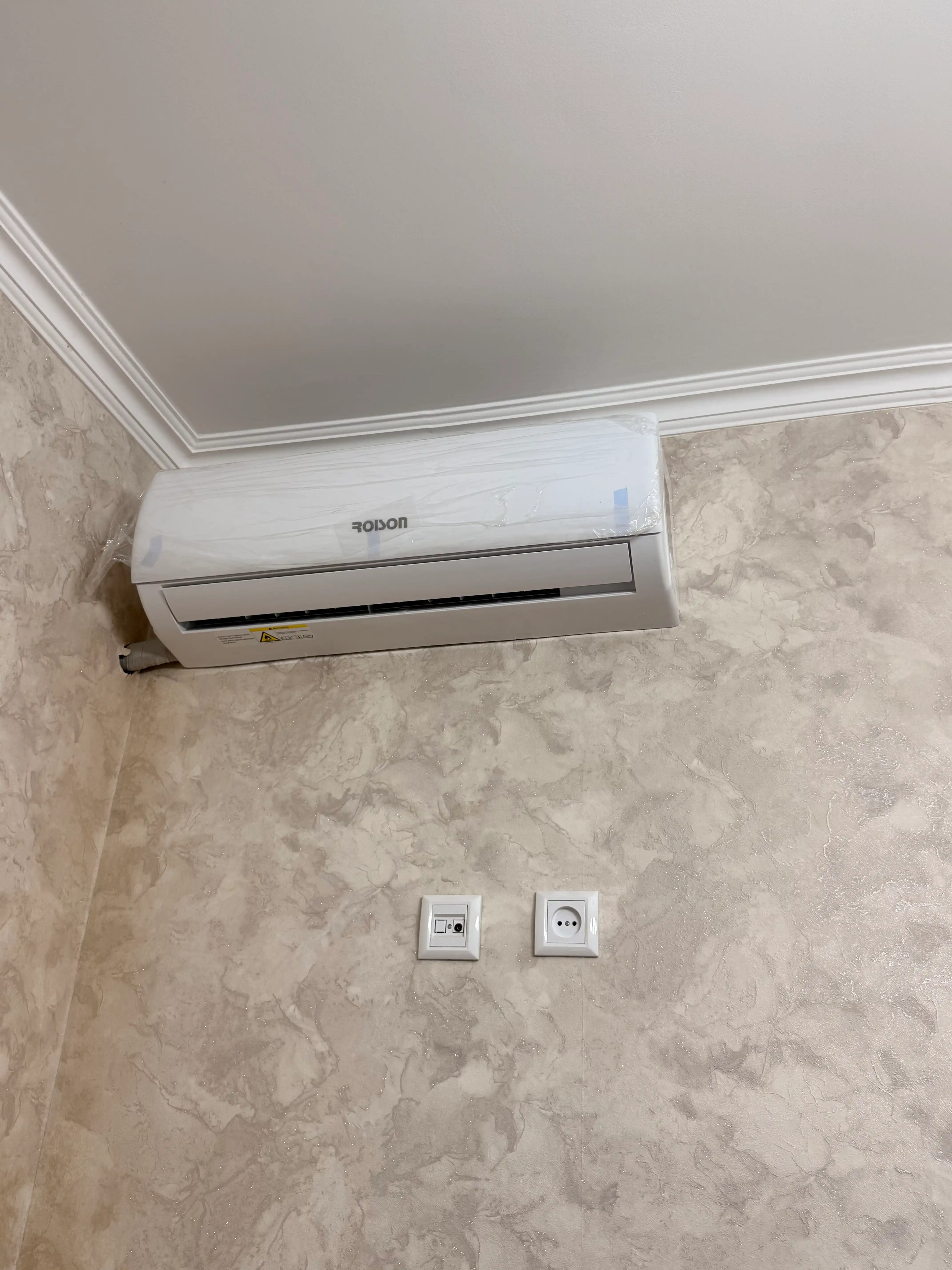 Кондиционер Roison-12 Elite A++  (КРАНШТЕЙН В ПОДАРОК)  Фрион R32A (сделано на заводе TCL)