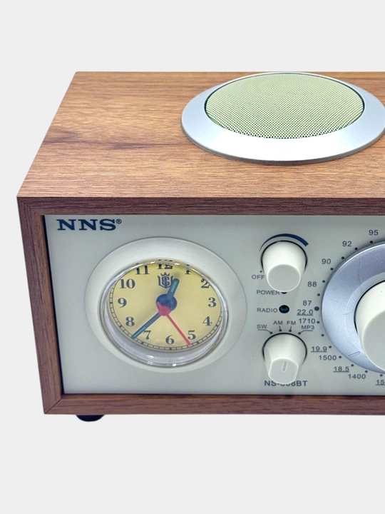 Retro yog'och uslubidagi ixcham portativ radio va Bluetooth karnay