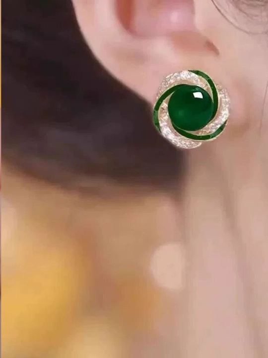 Ayollar taqinchoqlar to'plami