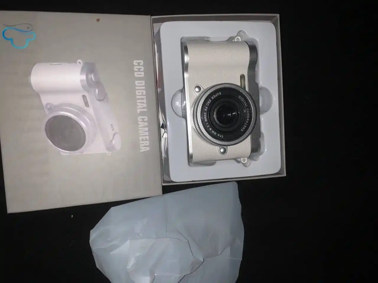 Portable digital point-and-shoot camera with HD 1080P, 8X digital zoom, AF focus