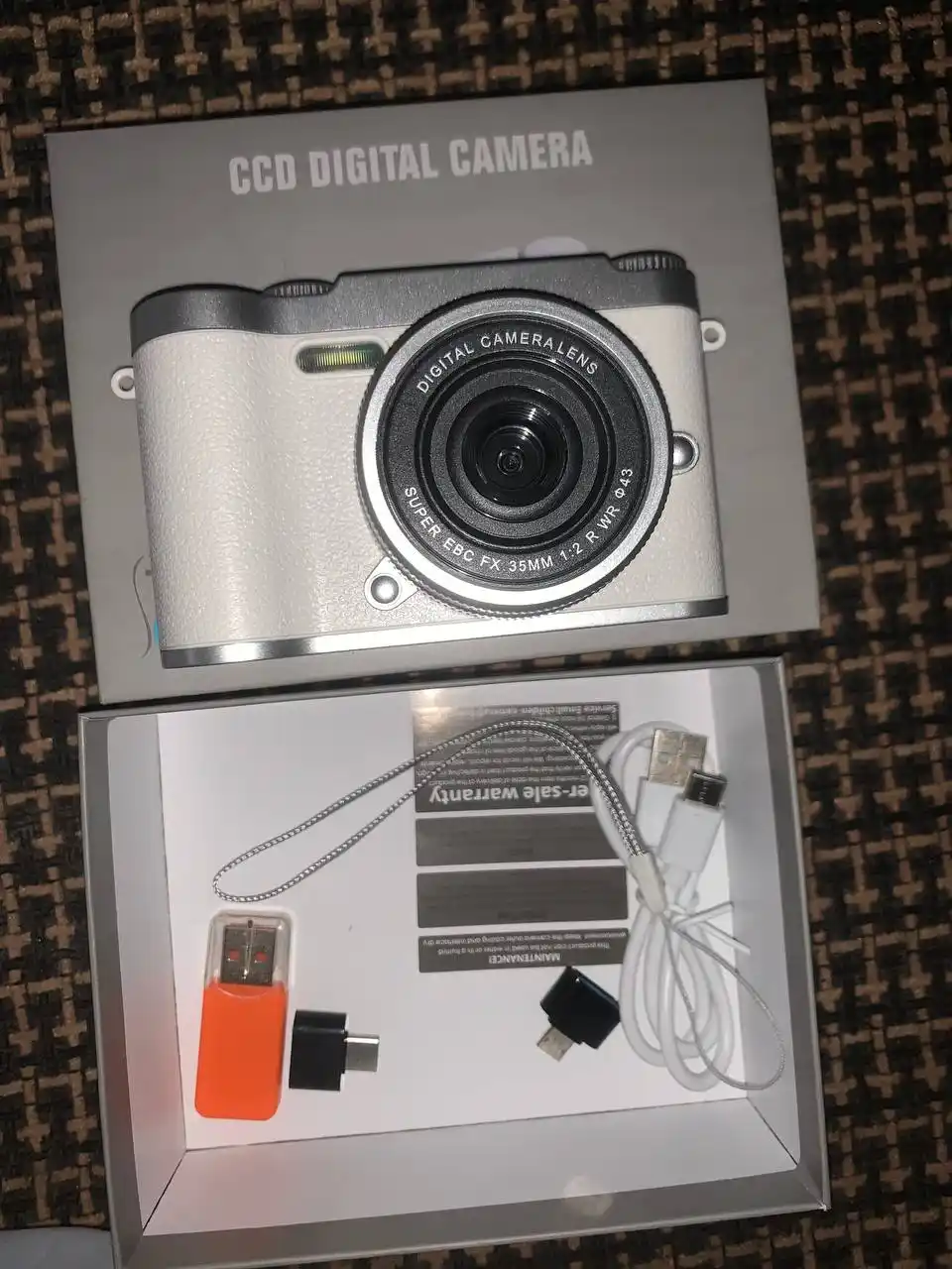 Portable digital point-and-shoot camera with HD 1080P, 8X digital zoom, AF focus