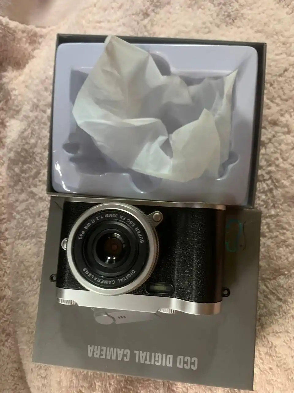 Portable digital point-and-shoot camera with HD 1080P, 8X digital zoom, AF focus