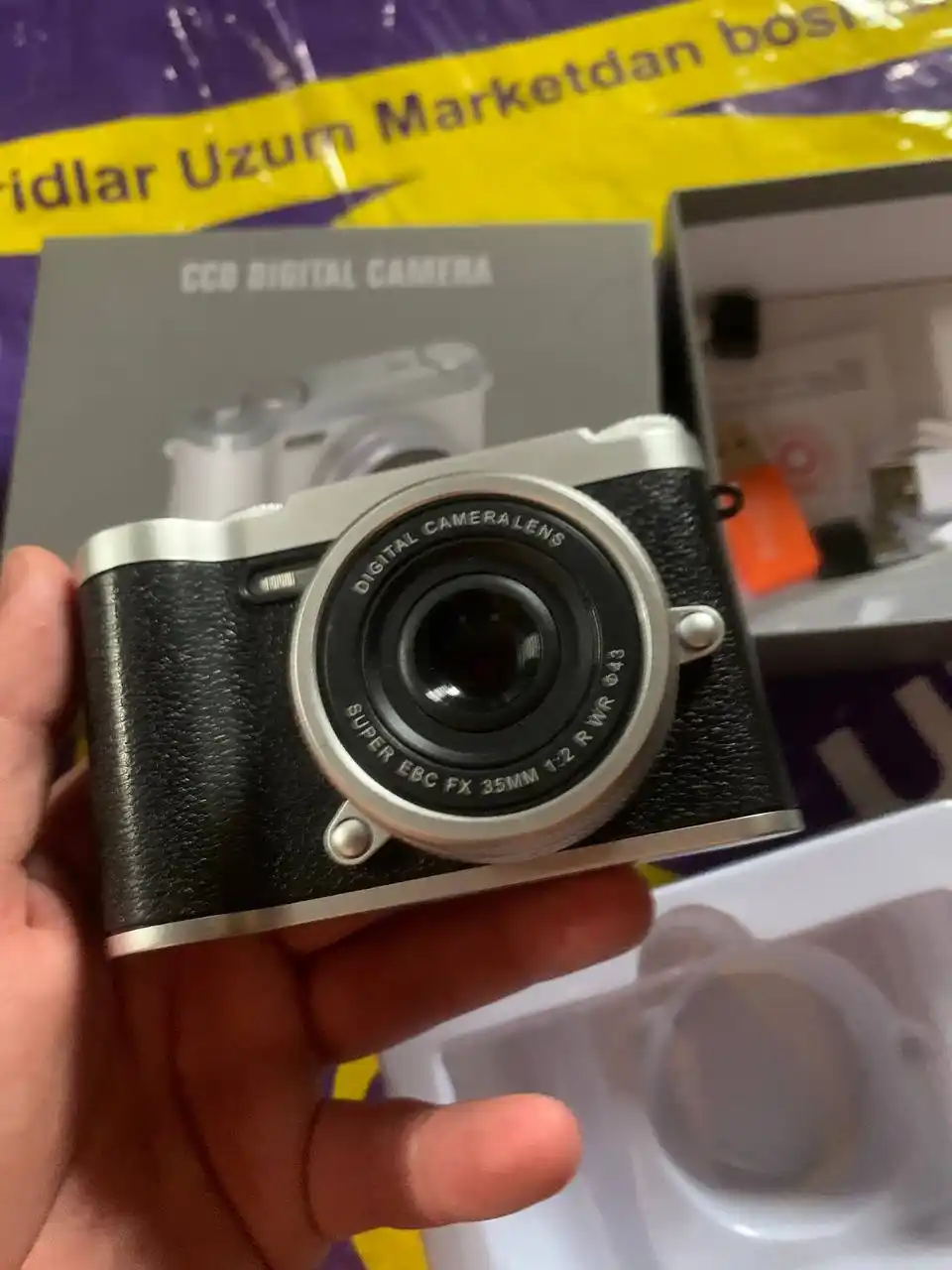 Portable digital point-and-shoot camera with HD 1080P, 8X digital zoom, AF focus