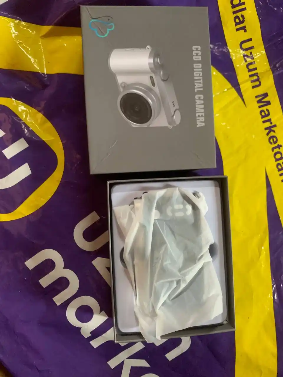 Portable digital point-and-shoot camera with HD 1080P, 8X digital zoom, AF focus