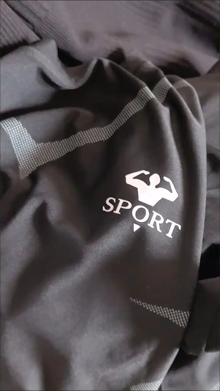 Fitnes, yugurish va sport uchun erkaklar kompression futbolkasi, rashgard