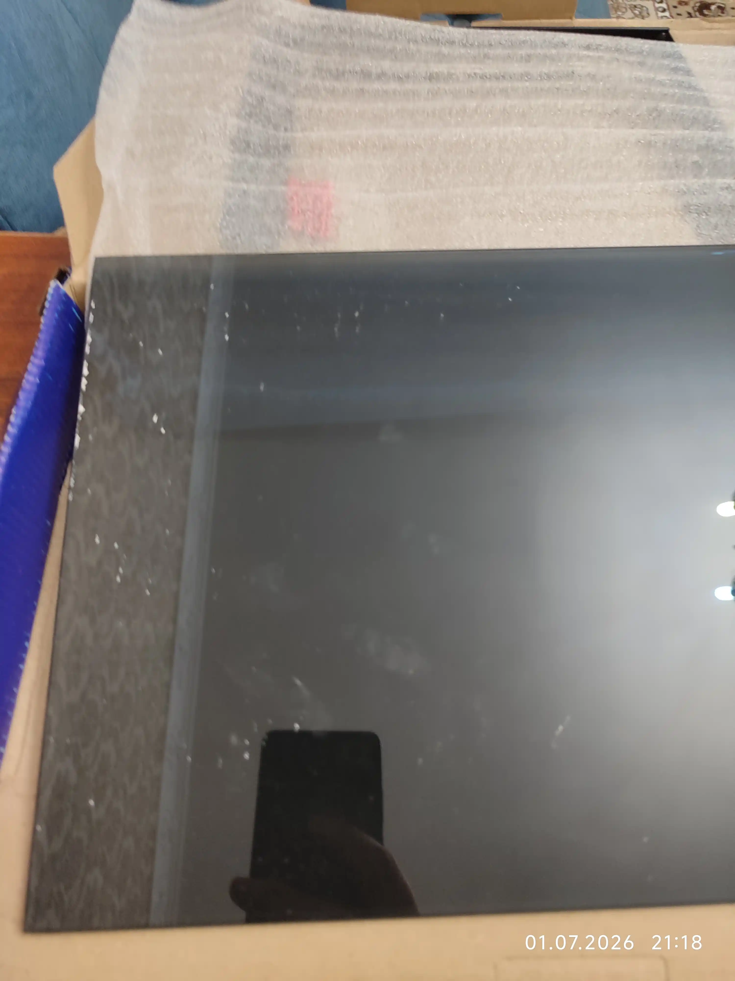 Katta va kichik shisha polka, podstavka - DVD, tyuner, Wi-Fi va smart box uchun