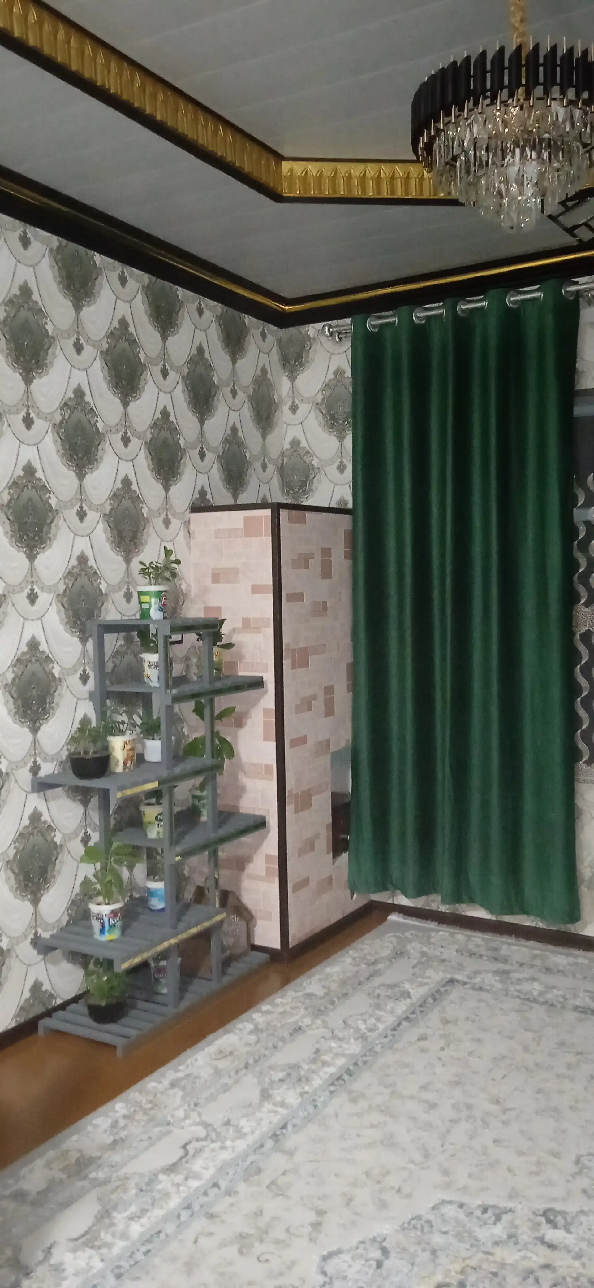 280×150 sm o‘lchamdagi parda zal, oshxona, mehmonxona va bolalar xonasi uchun mos keladi.