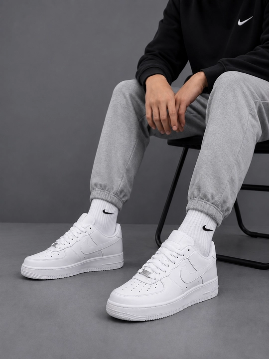 Erkaklar Nike Air Force 1 krossovkalari. Bahor, yoz va kuz
