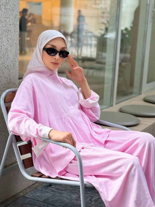 Lyon ikkilik ayollar kostyumi - tugmali ko‘ylak va keng shim, oversize, 44-50 o‘lchamli