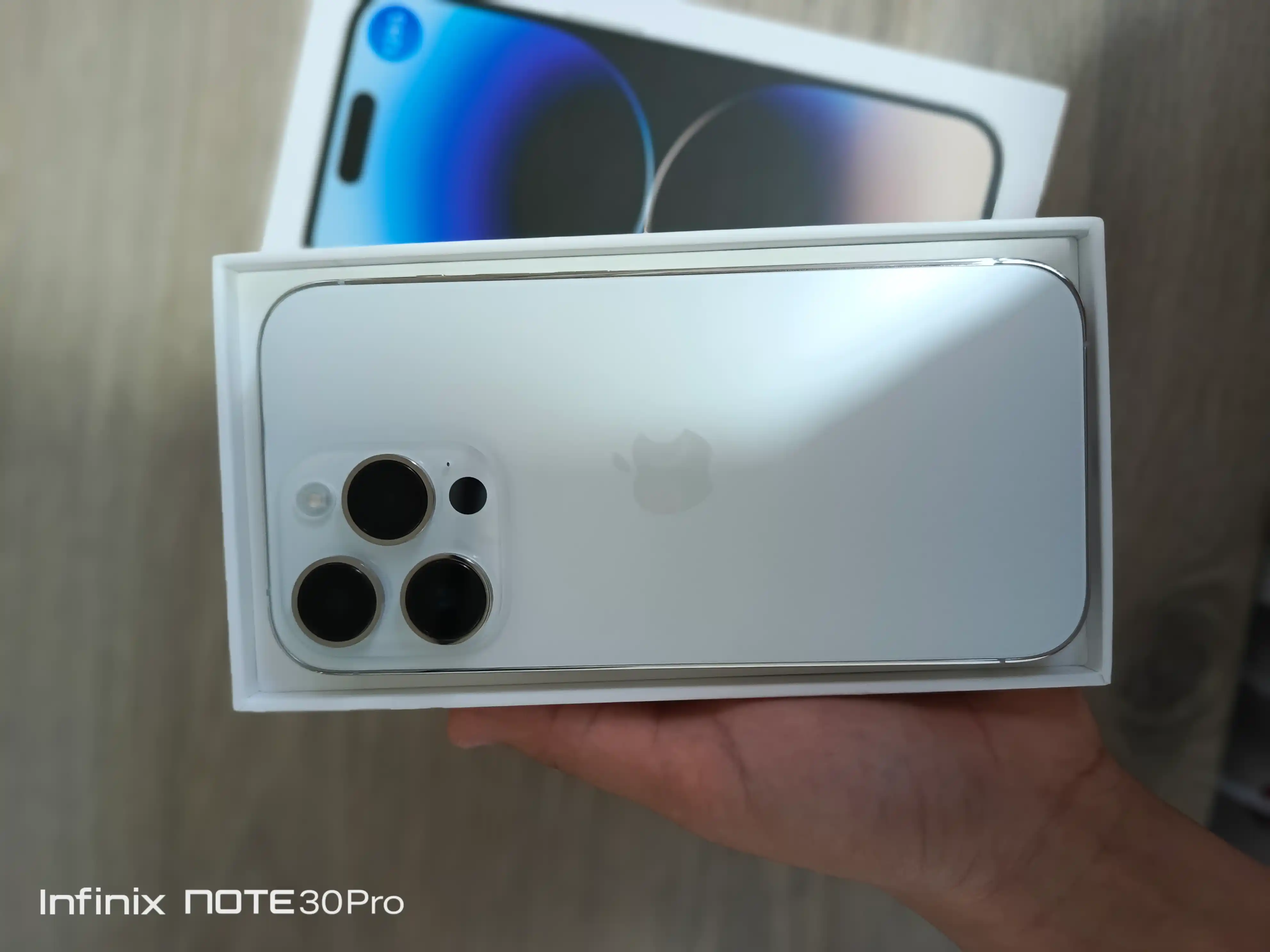 Smartfon iPhone 14 Pro/ProMax, 128/256 GB, SIM+ESIM, g'ilof+shisha sovg'a sifatida