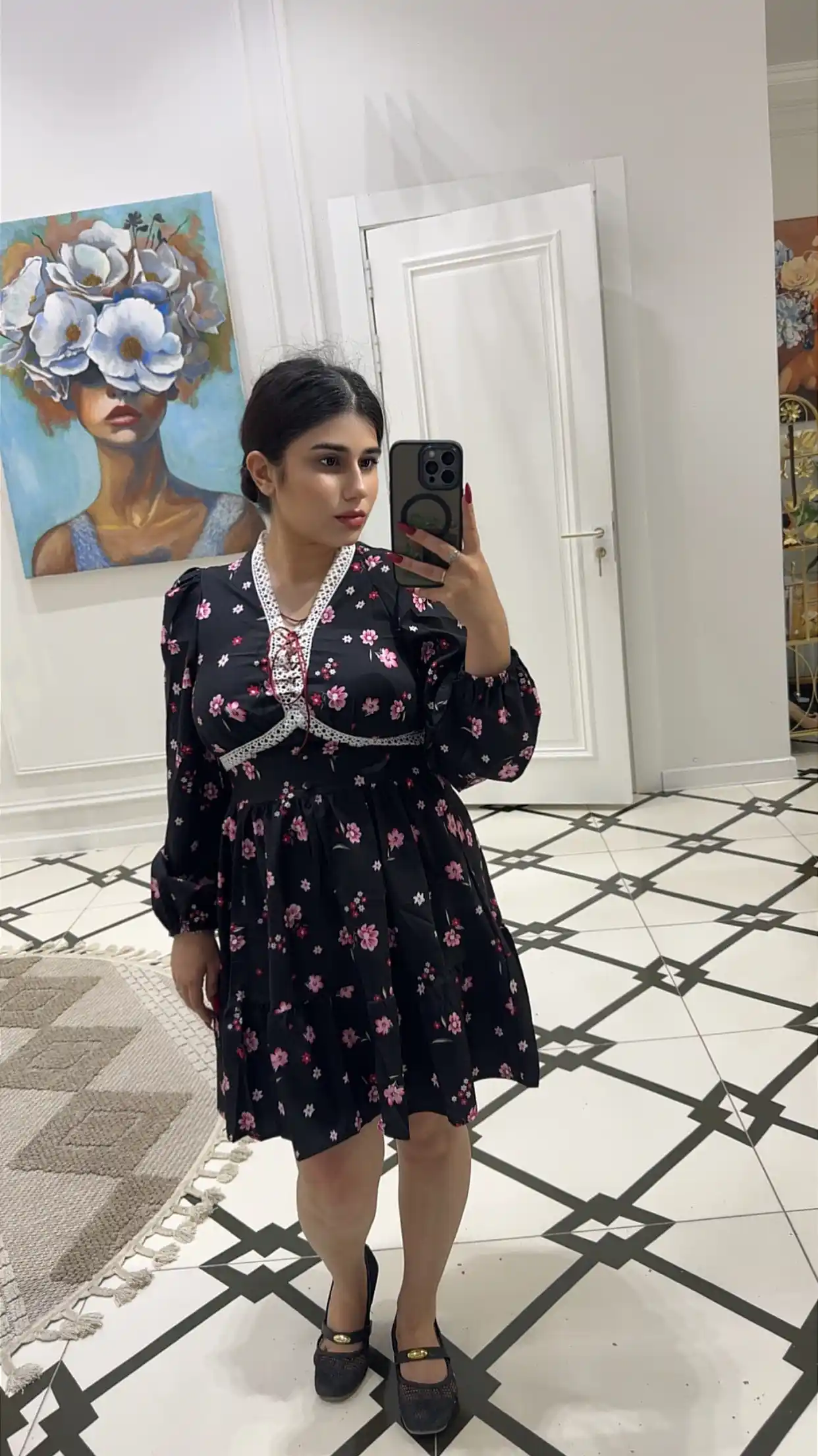 Платье женское, мини, с кружевной отделкой — EllyFashion