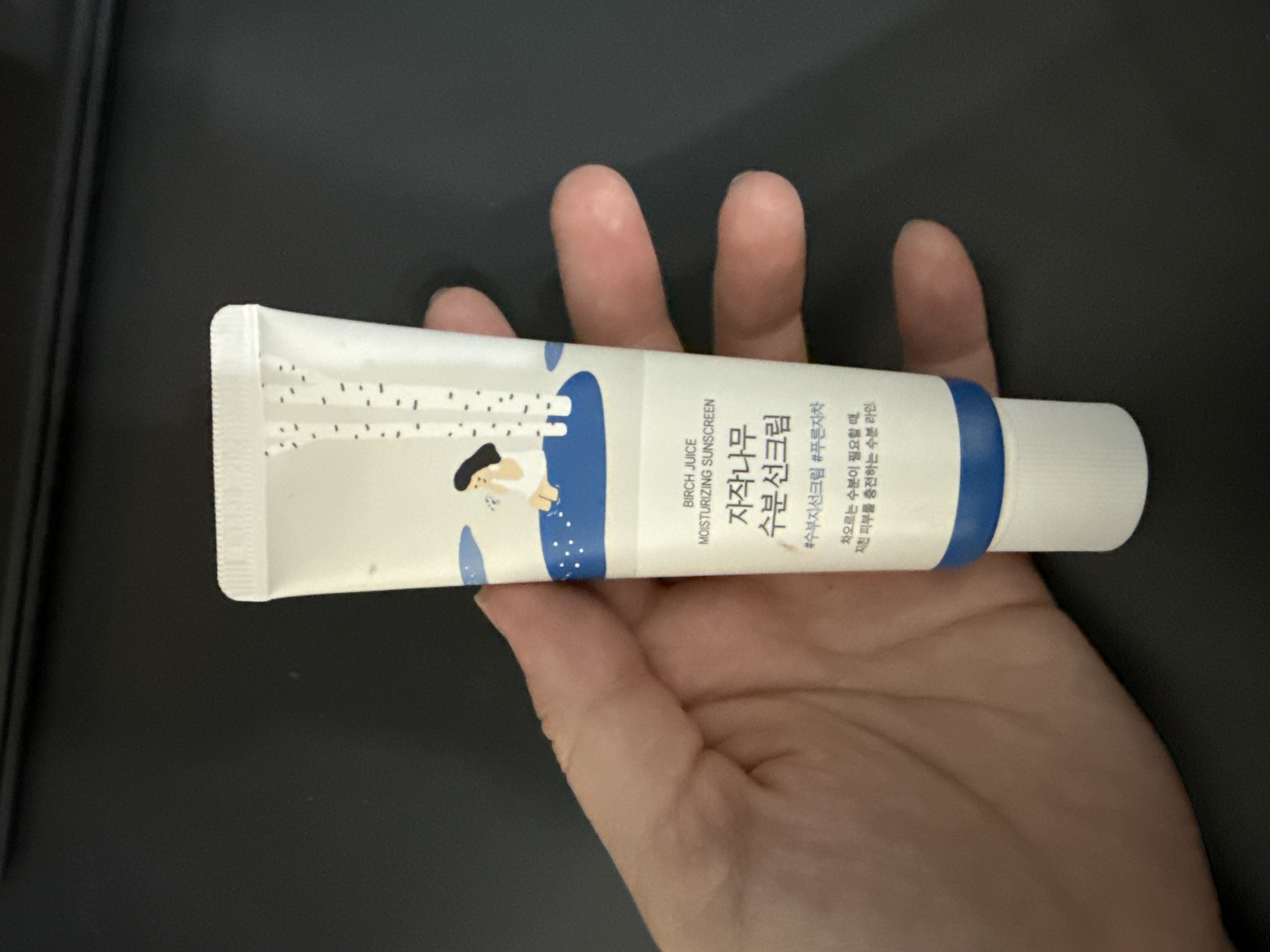 Yengil namlantirib quyoshdan himoyalovchi krem Round Lab Birch Juice MoisturizingSunscreen