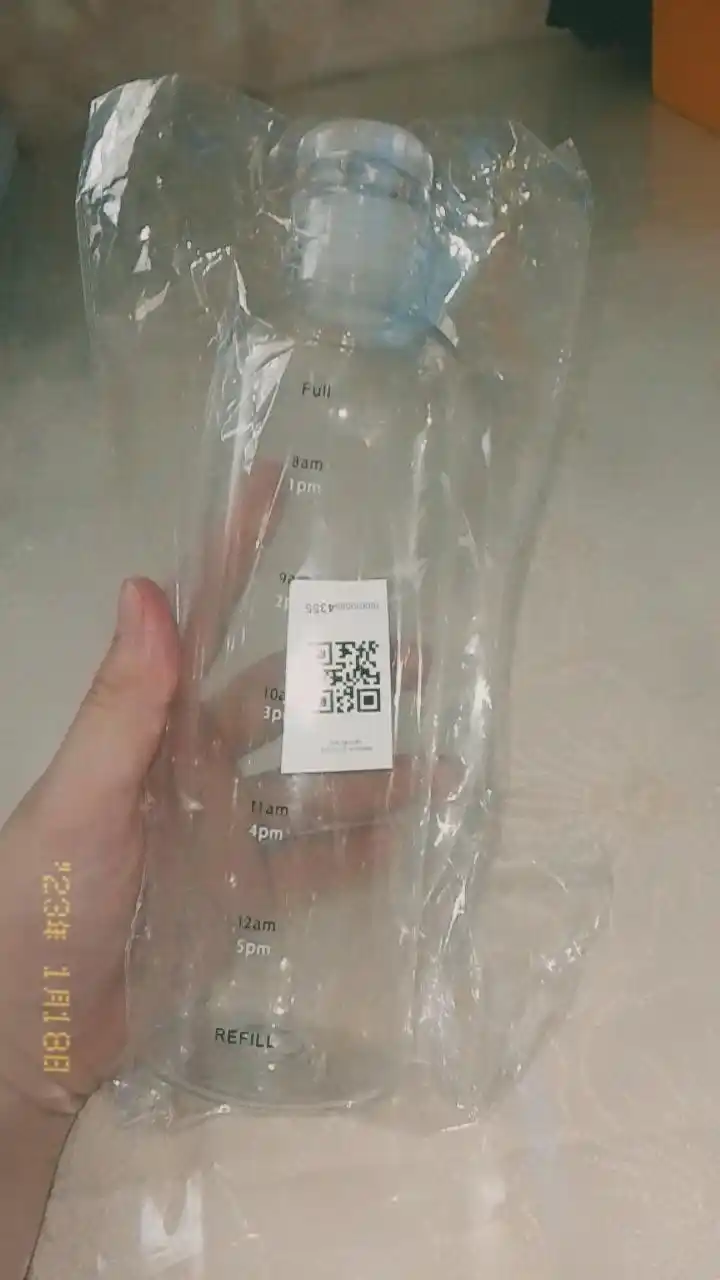 Suv uchun estetik plastik idish (butilka), o'lchov shkalasi bilan, 500 ml va 750 ml