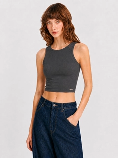 Тёмно-серый