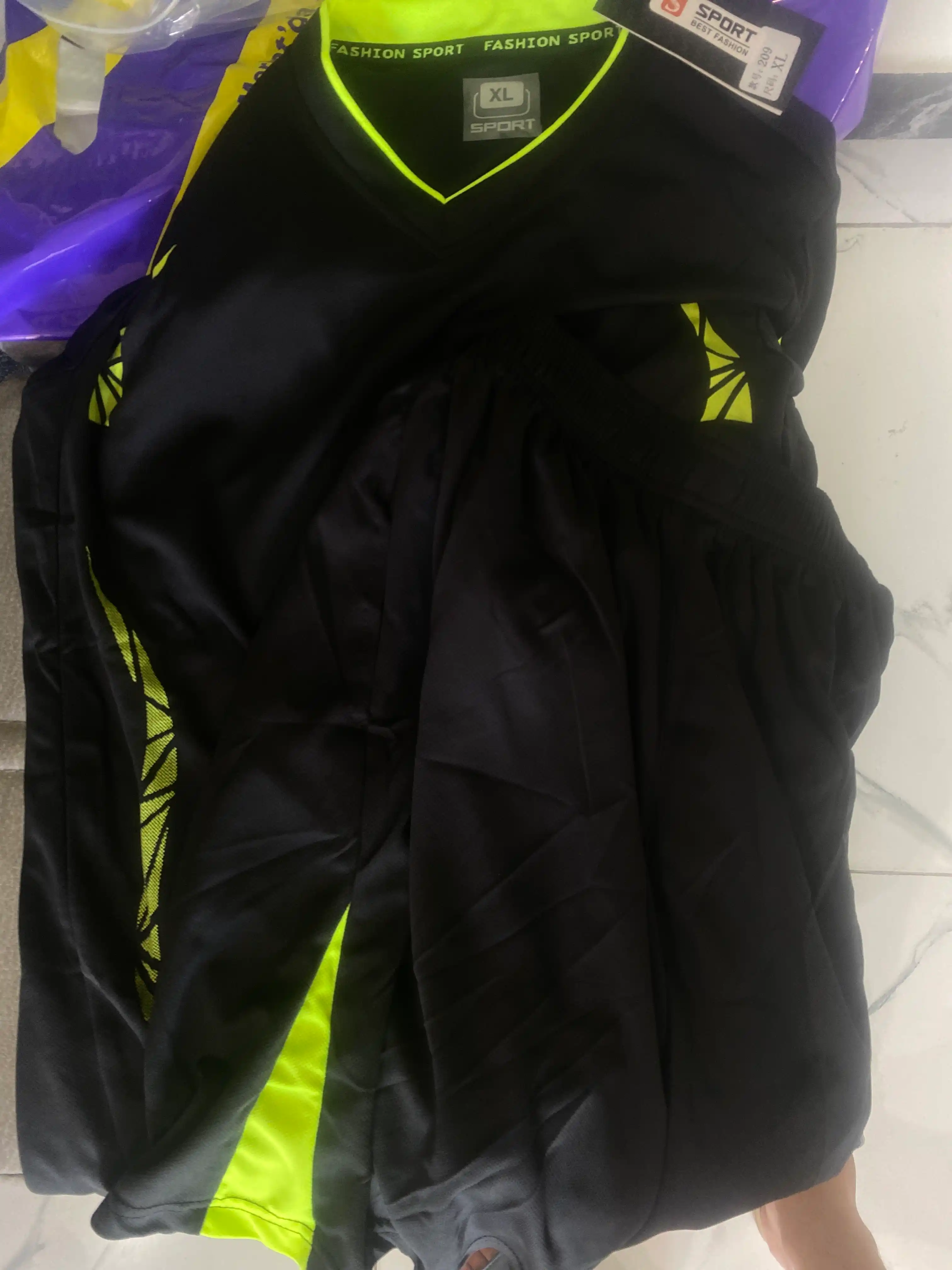 Trening uchun erkaklar ikki qismli sport kiyimlari, L-XXL, futbolka va shortilar