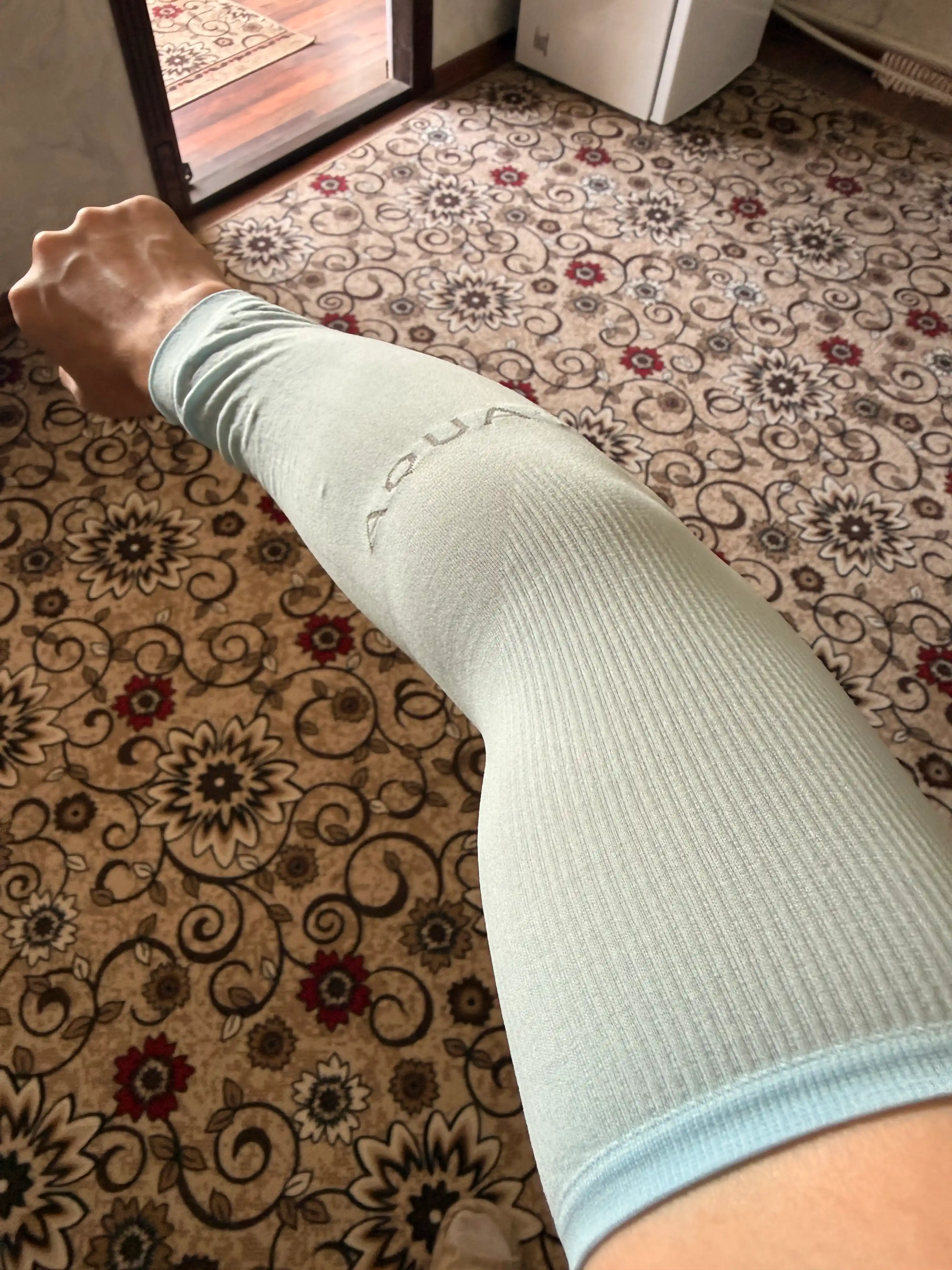 Yenglar kompression AquaX, quyosh va UV nuridan himoyalovchi va sovuq effekti bilan, sport