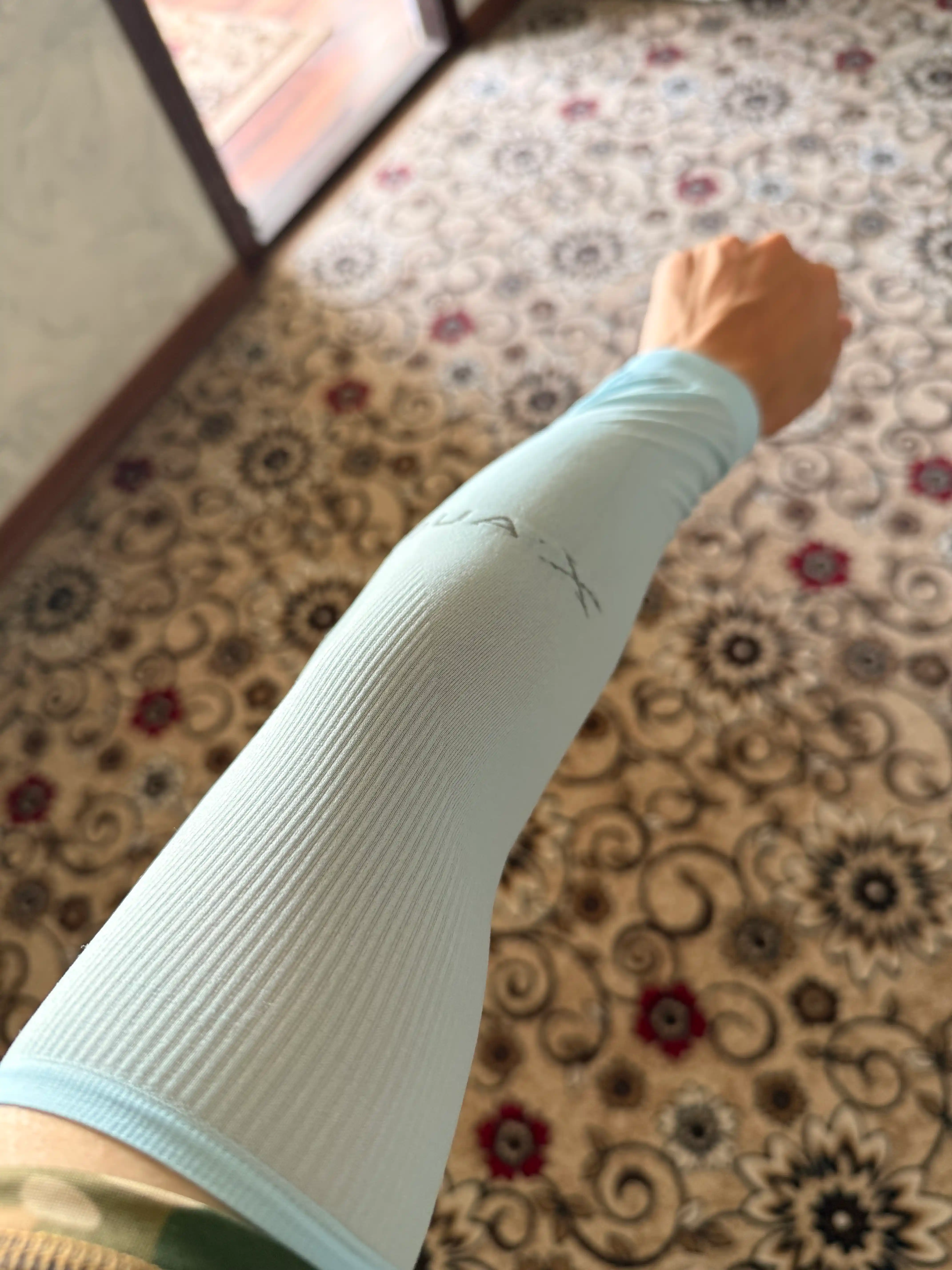 Yenglar kompression AquaX, quyosh va UV nuridan himoyalovchi va sovuq effekti bilan, sport