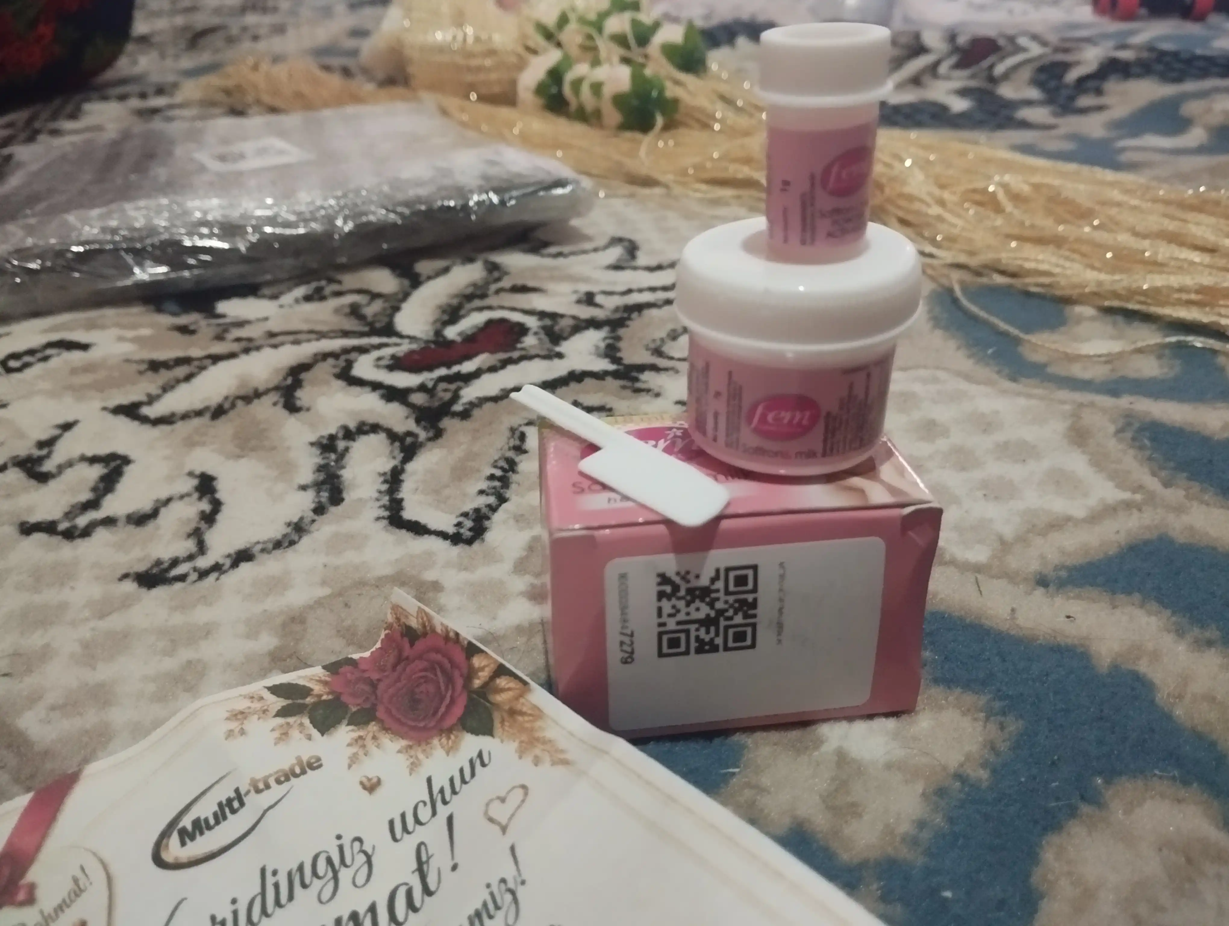 Fem Saffron & Milk oqartiruvchi krem, yuz va qosh tuklarini oqartirish uchun 8 gram