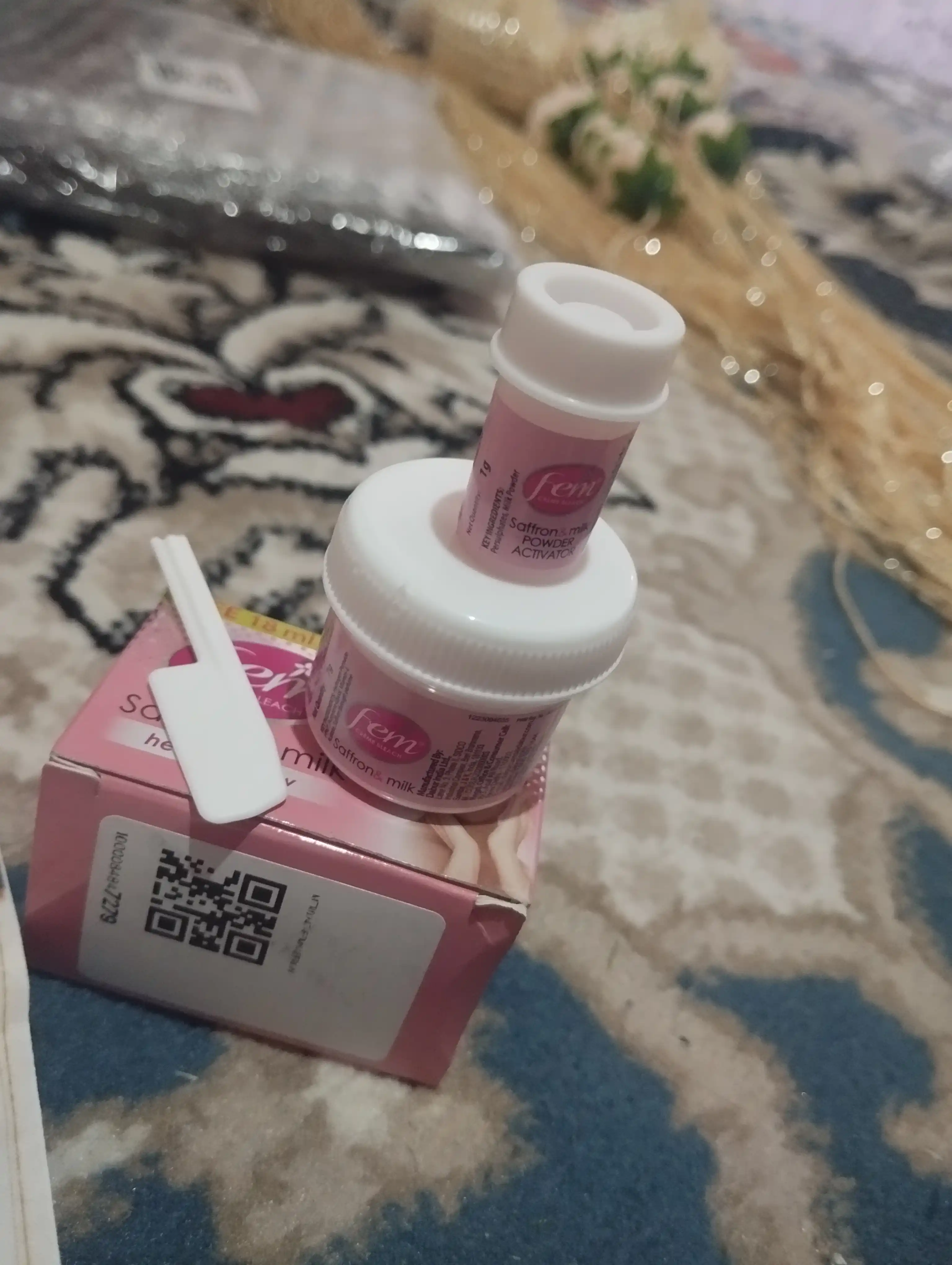 Fem Saffron & Milk oqartiruvchi krem, yuz va qosh tuklarini oqartirish uchun 8 gram