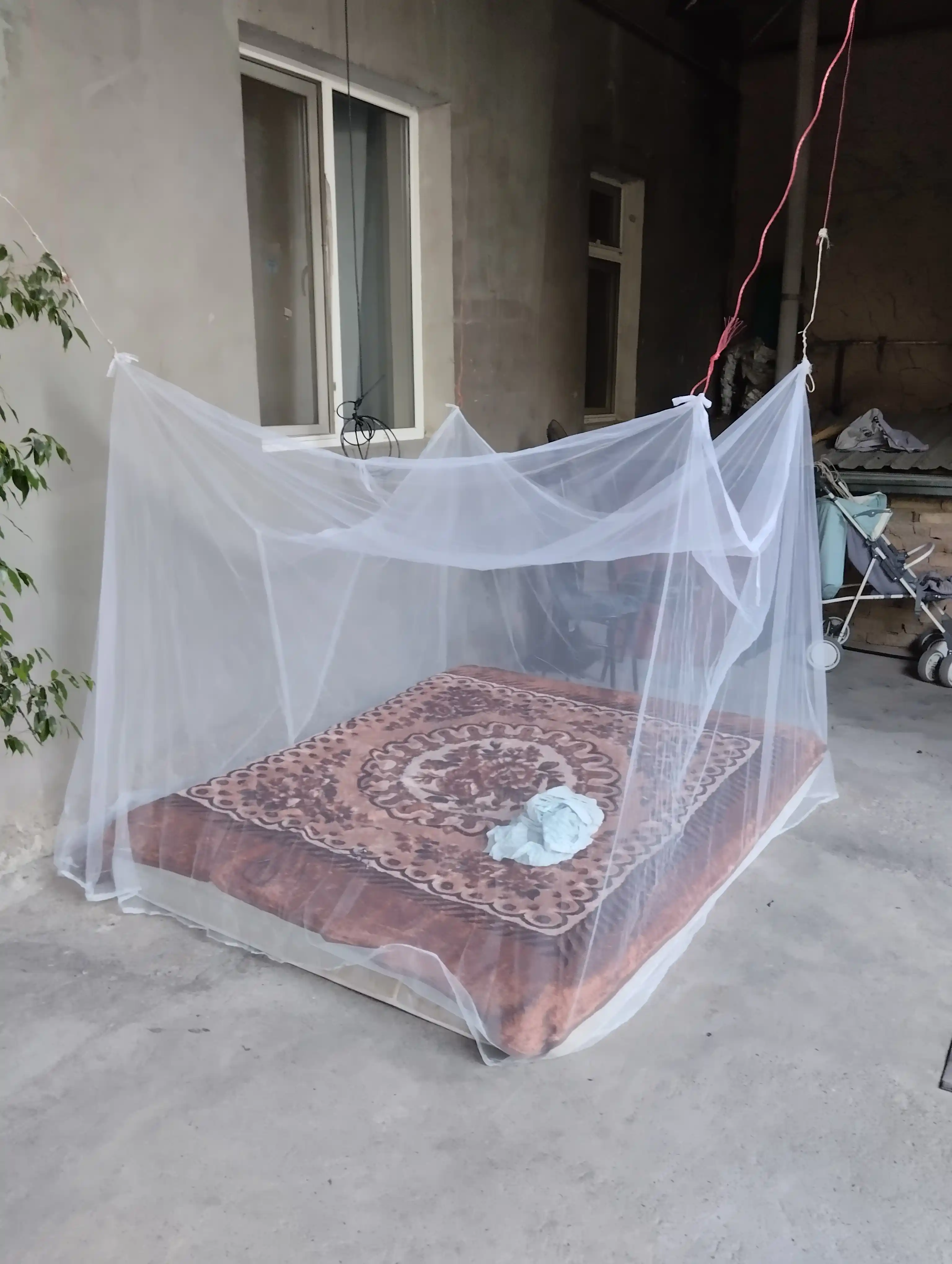 Pashshaxona va pashaxona, krovat uchun pashsha setka, oq rangli