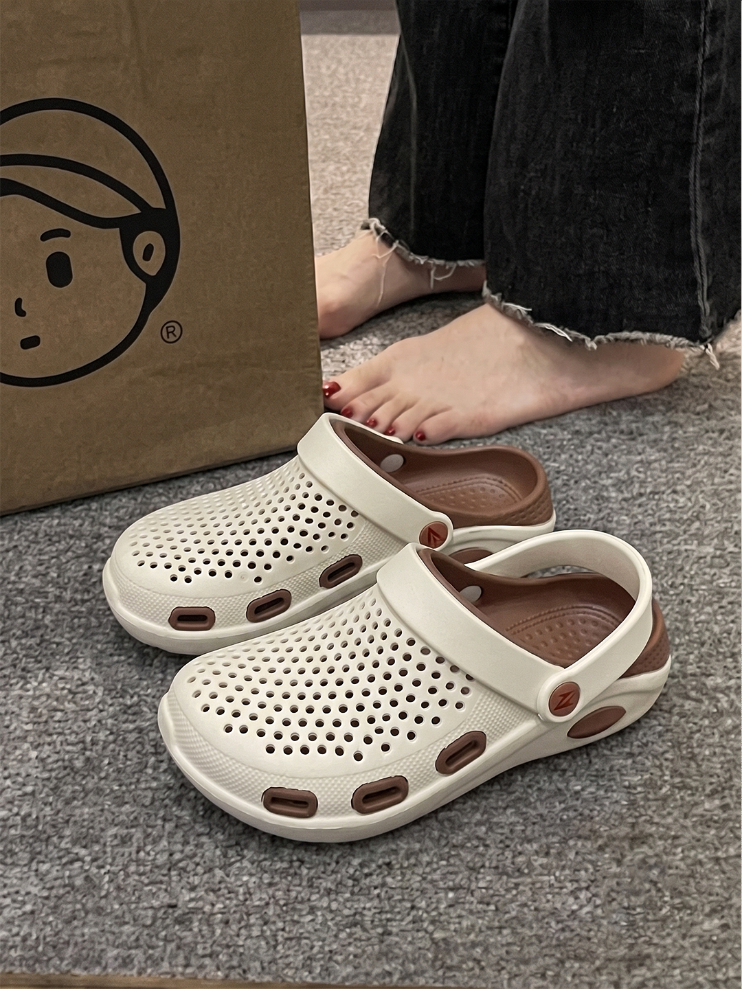 Ayollar uchun yengil EVA klog shippaklari Crocs uslubida - 