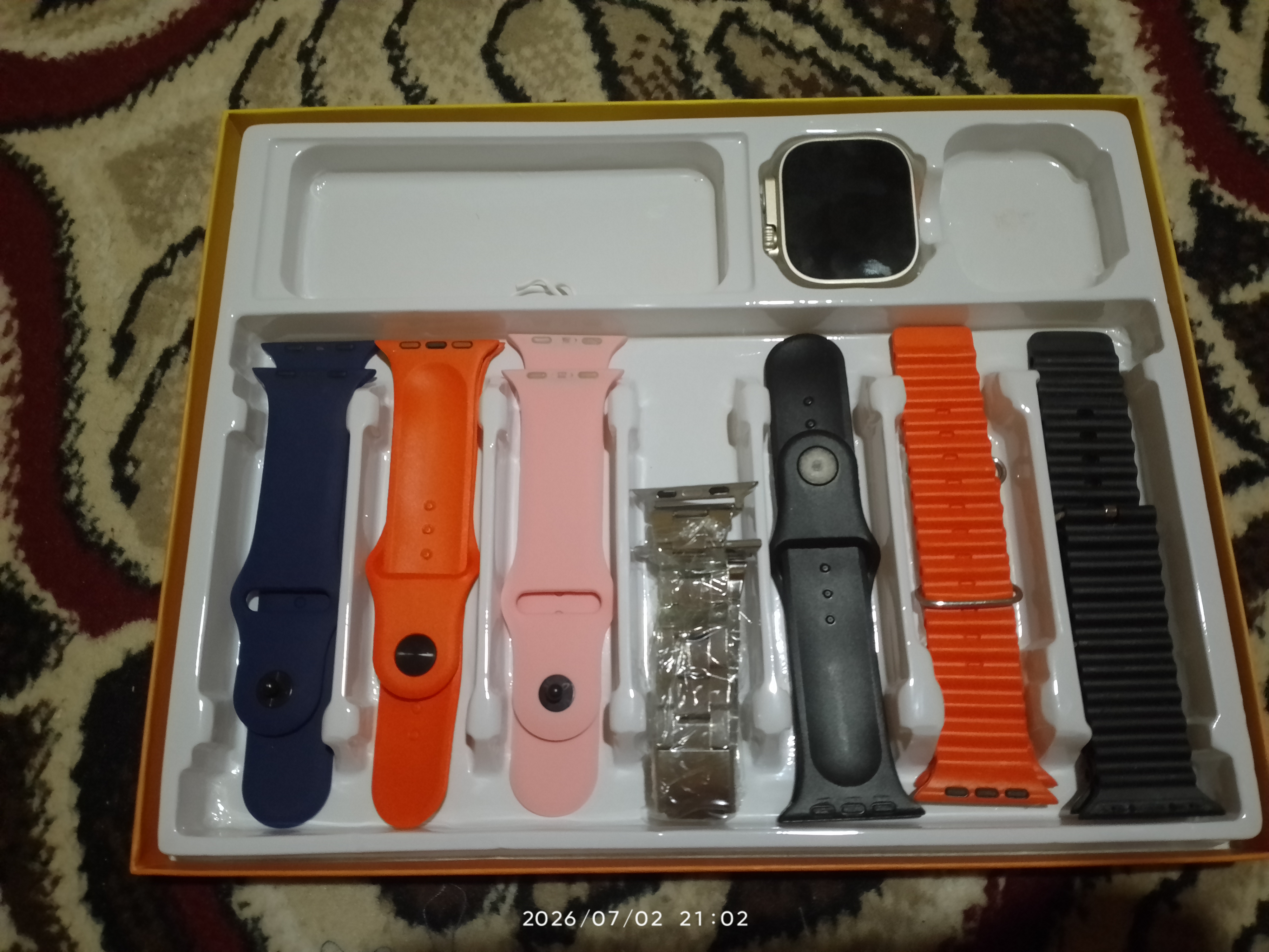 Aqlli soat, 1+1, 2 ta Smart Watch 8 va 8 ultra, 11 ta kamar va g'ilof bilan