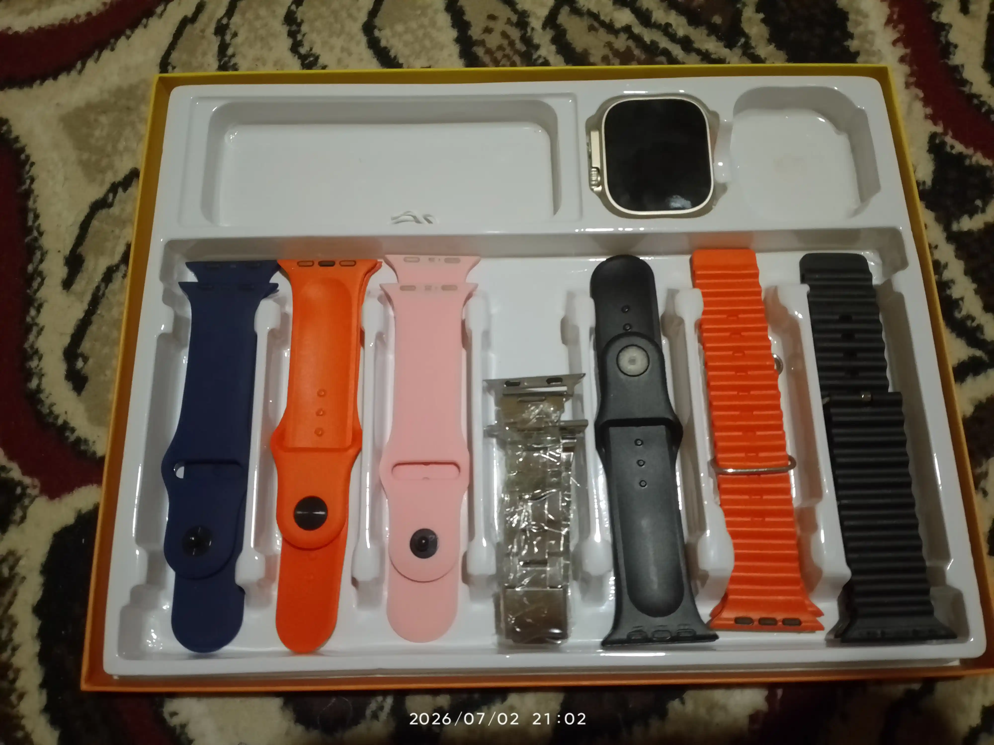 Aqlli soat, 1+1, 2 ta Smart Watch 8 va 8 ultra, 11 ta kamar va g'ilof bilan