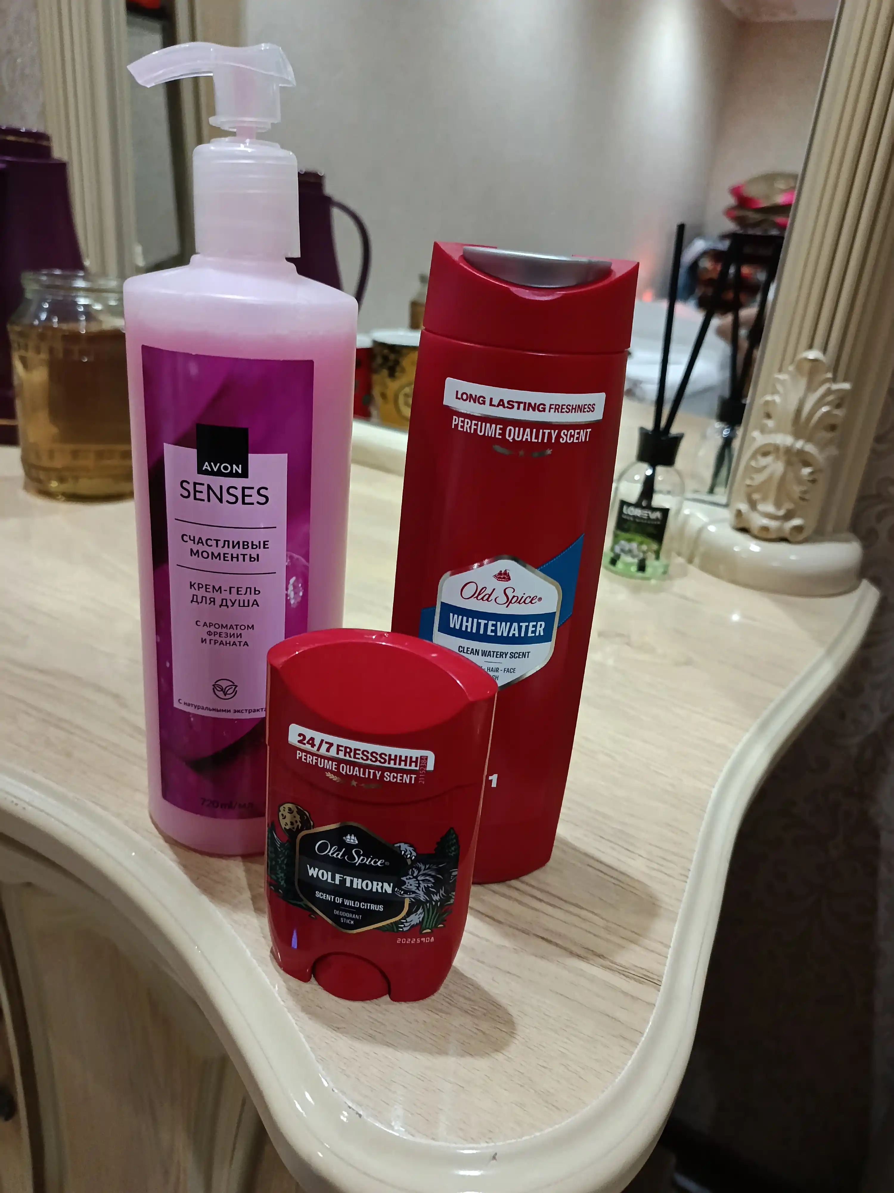 Yuvinish geli Avon, Baxtli daqiqalar, 720 ml