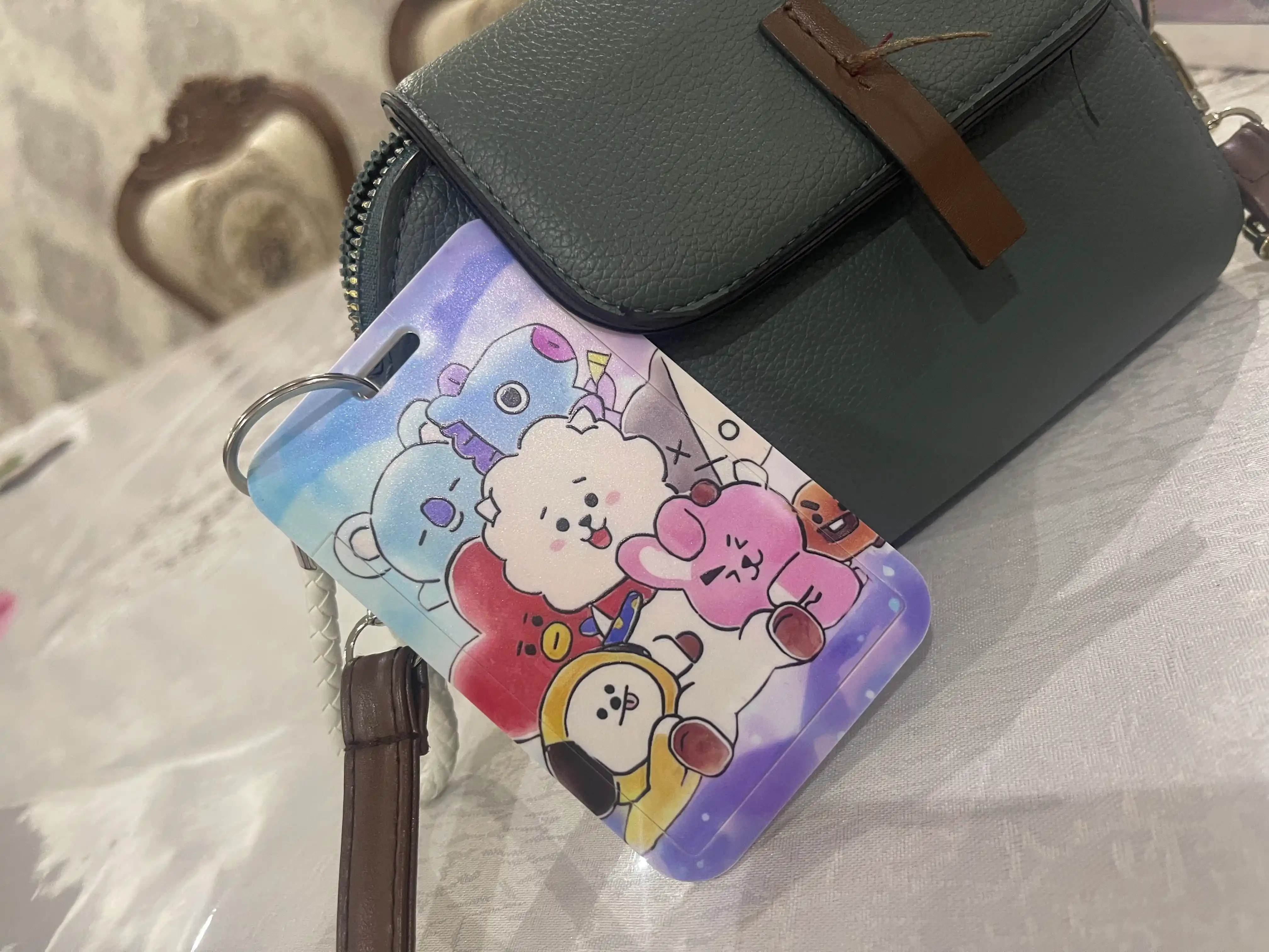 BT21 BTS beydjik qattiq plastik kart-xolder, propusk va kartalar uchun