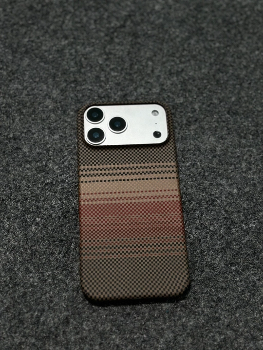 IPhone 11-17 Pro Max uchun MagSafe karbon g‘ilofi, yupqa, mustahkam himoya g‘ilofi