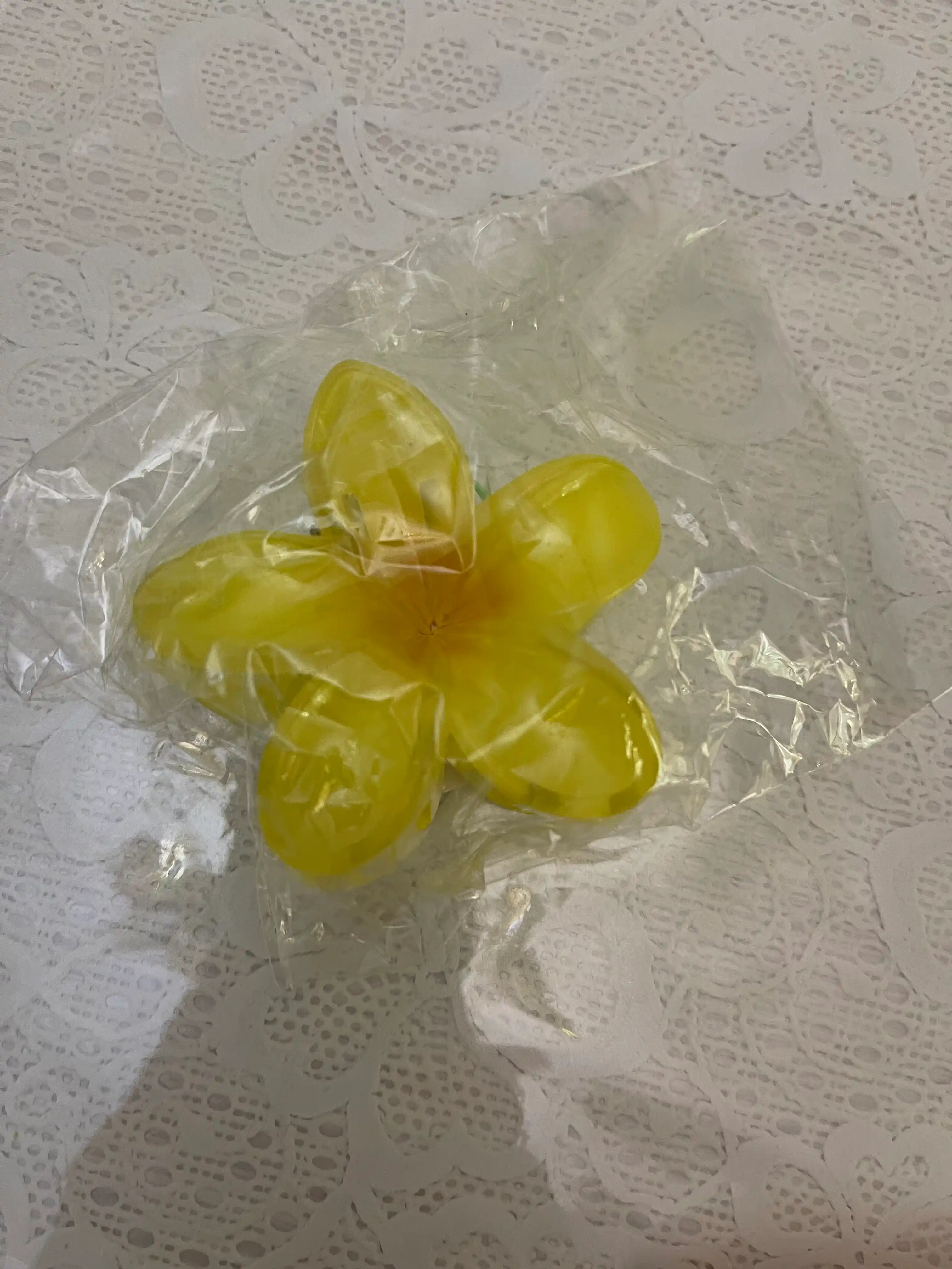 Gavayi soch uchun qisqichbaqa, gulli zakolka, 8 sm + sovg'asiga bilaklik yoki breloklar