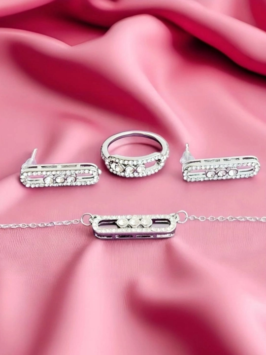 Romantik sovgʻa qutisi – atirgullar va kulonli zanjir bilan