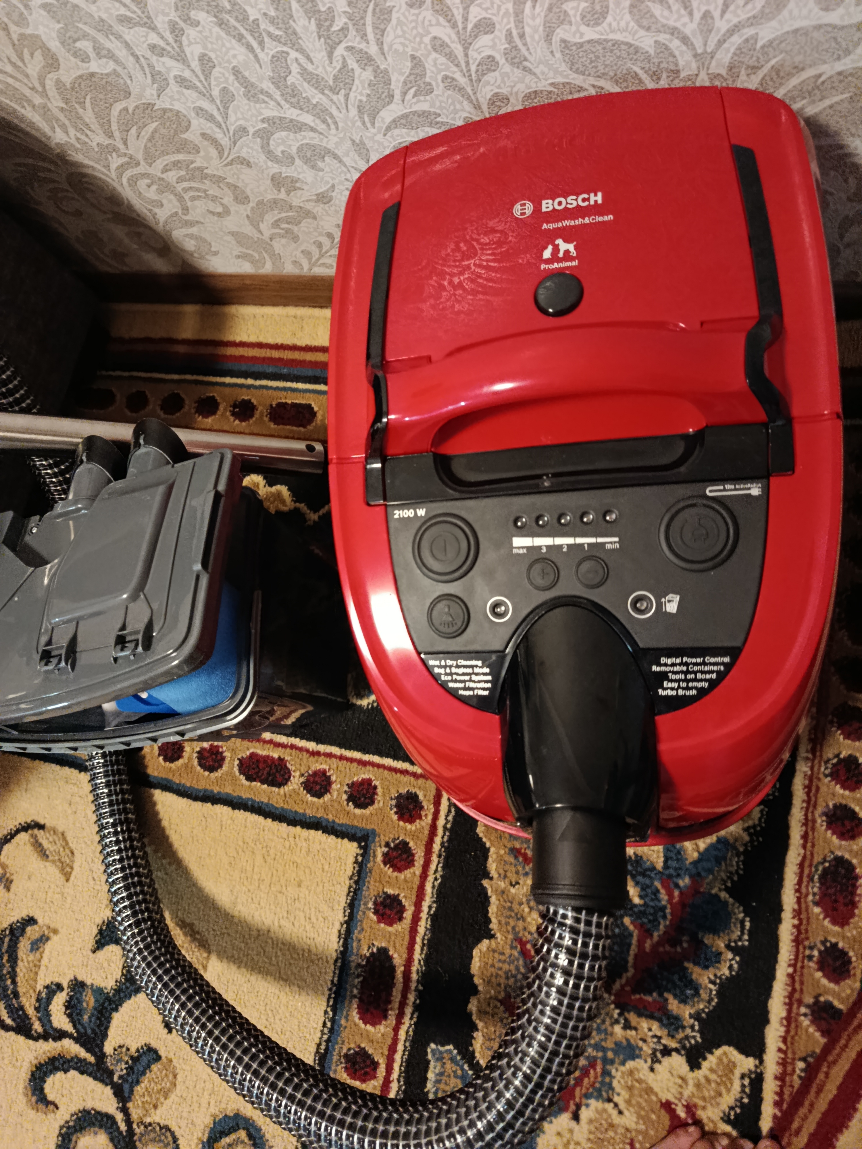 Моющий пылесос Bosch BWD421PET