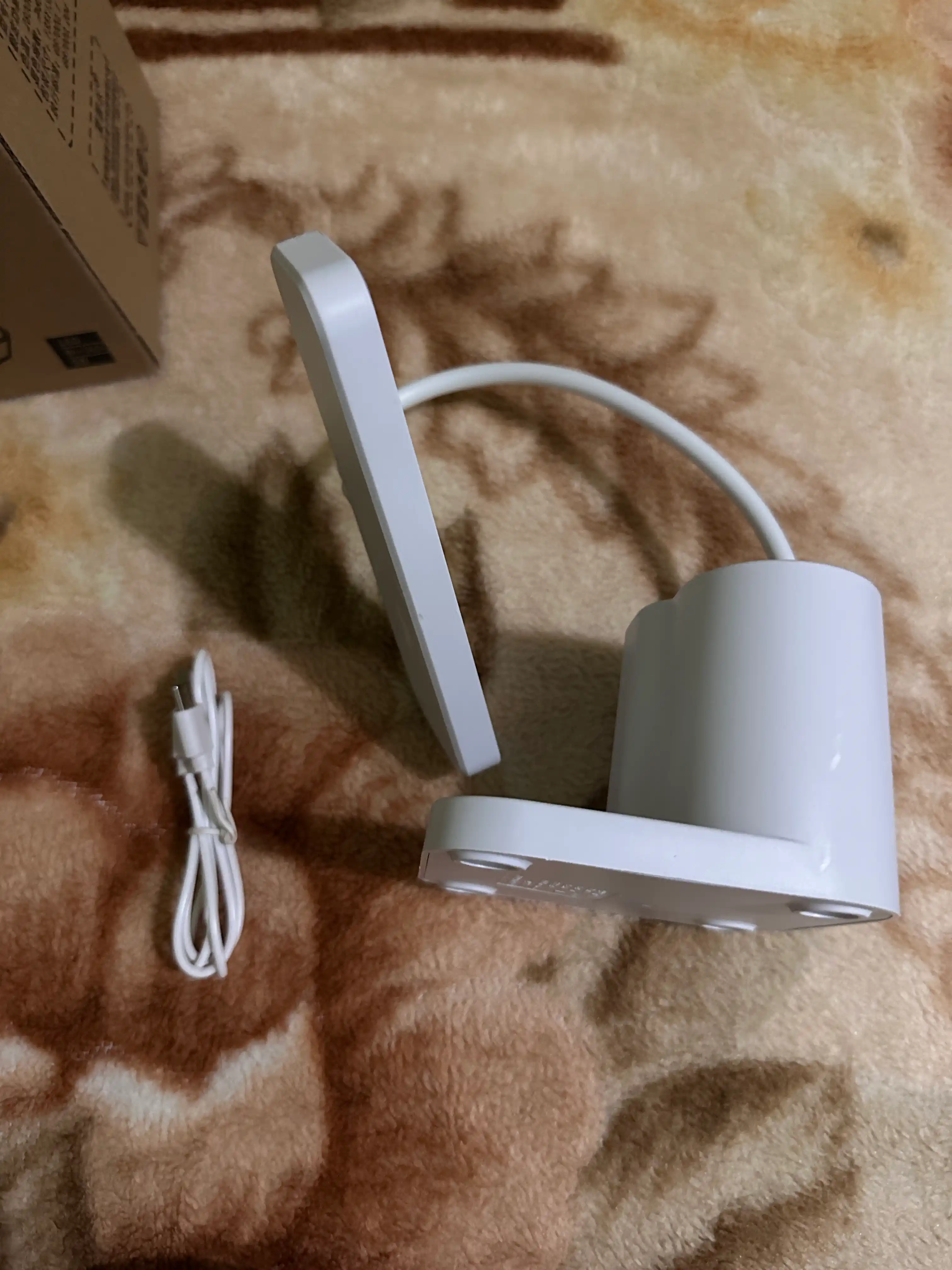 Akkumulyatorli LED stol lampasi, sensorli, yorqinlikni sozlash va USB bilan, organayzer