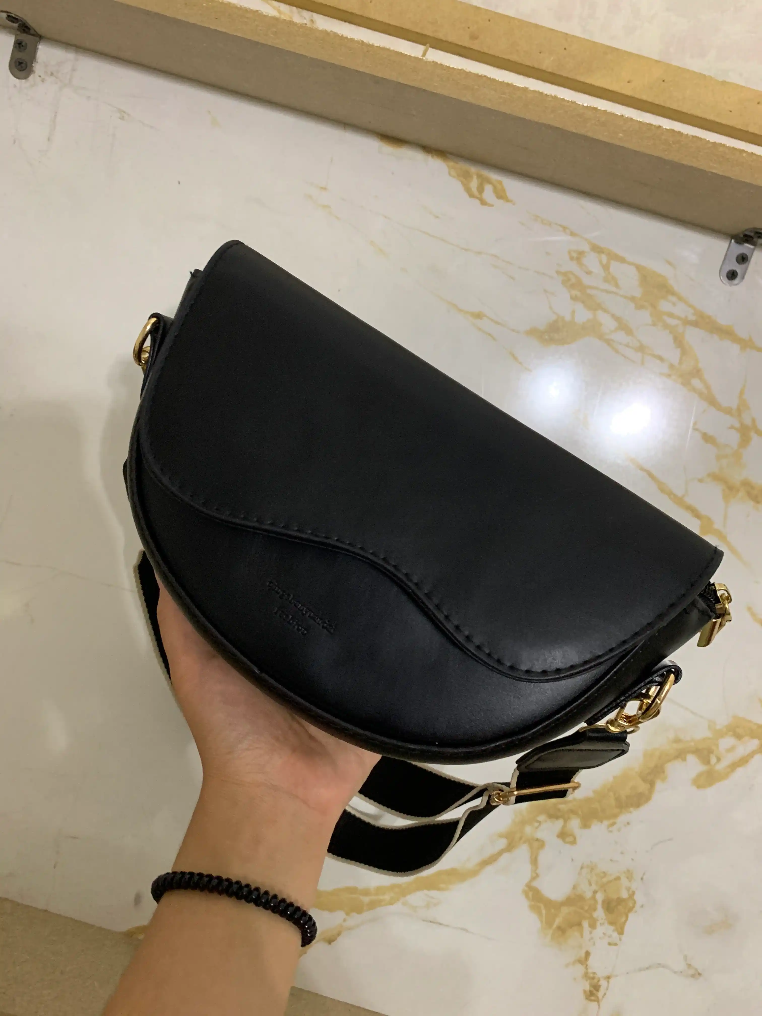 Ayollar yelkama sumkasi, eko charm